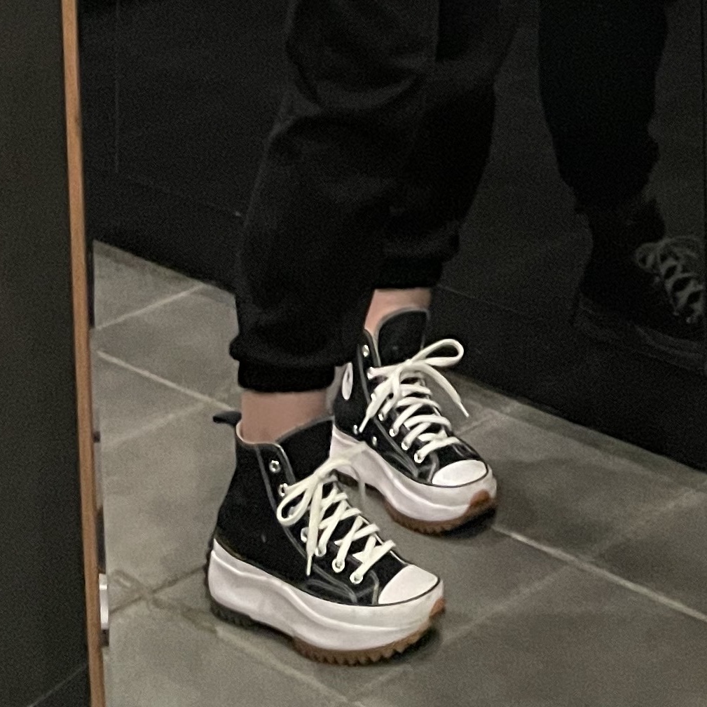 Converse Run Star Hike Hi Black White Gum 착용 스타일 - 2