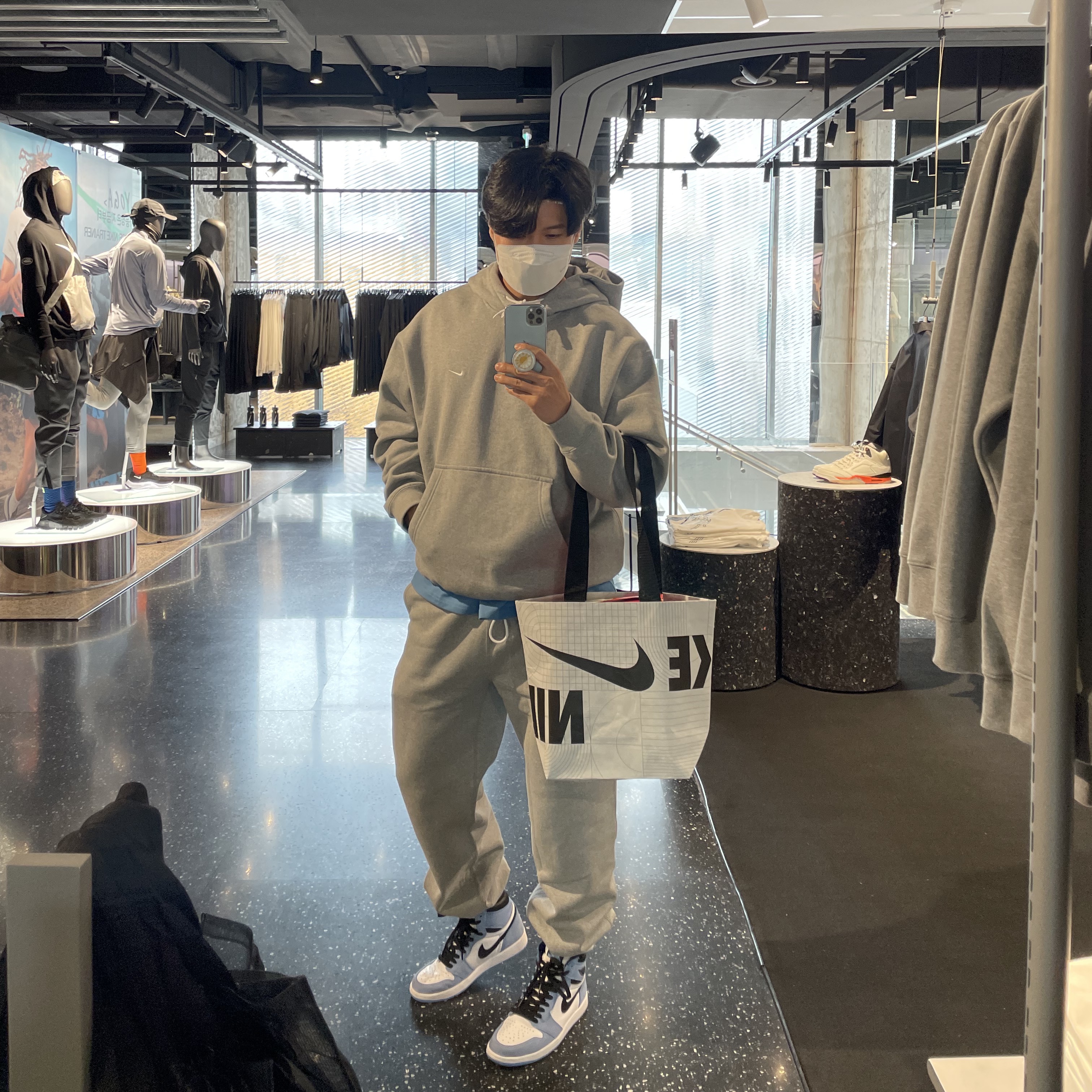 (W) Nike NRG Solo Swoosh Fleece Pants Dark Grey Heather - US/EU, Nike NRG Solo Swoosh Fleece Hoodie Dark Grey Heather - Asia 착용 스타일 - 4