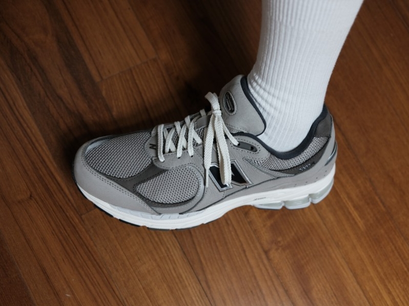 New Balance 2002 Warm Alpaca 착용 스타일 - 5
