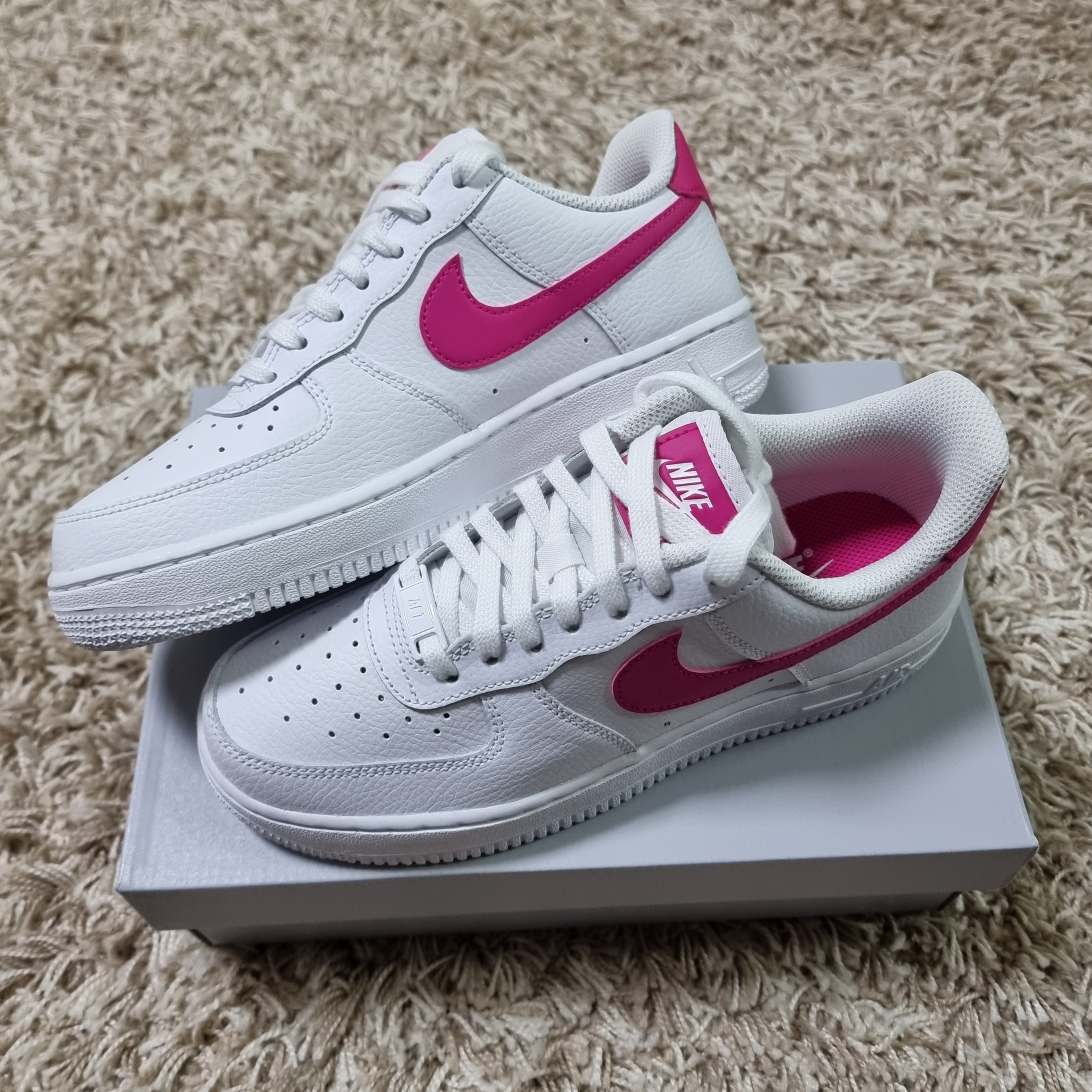 (W) Nike Air Force 1 '07 White Pink Prime 착용 스타일 - 1