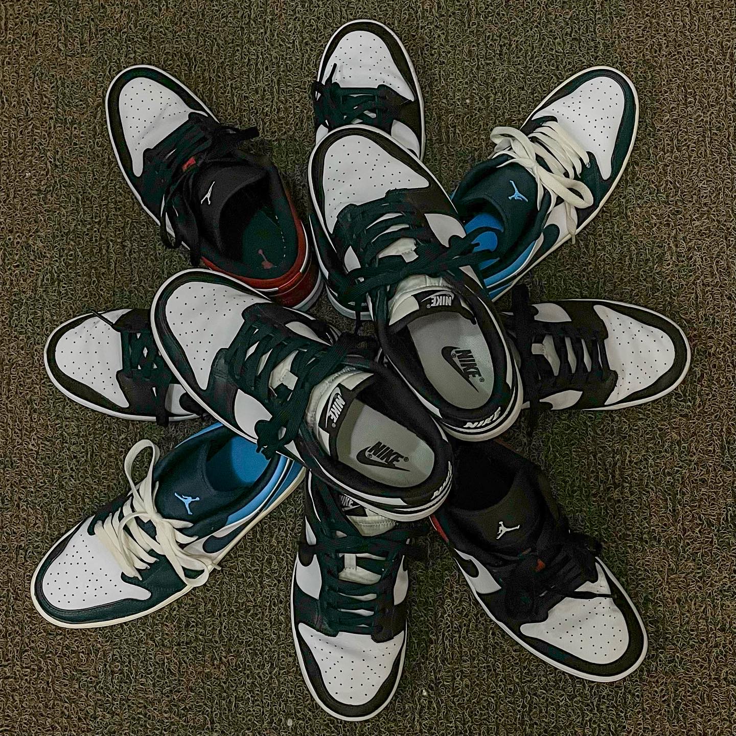 Nike Dunk Low Retro Black, Jordan 1 Low Dark Powder Blue 착용 스타일 - 1