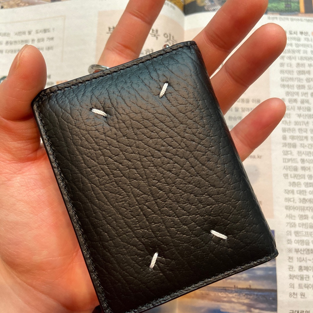 Maison Margiela Keyring Wallet Black 착용 스타일