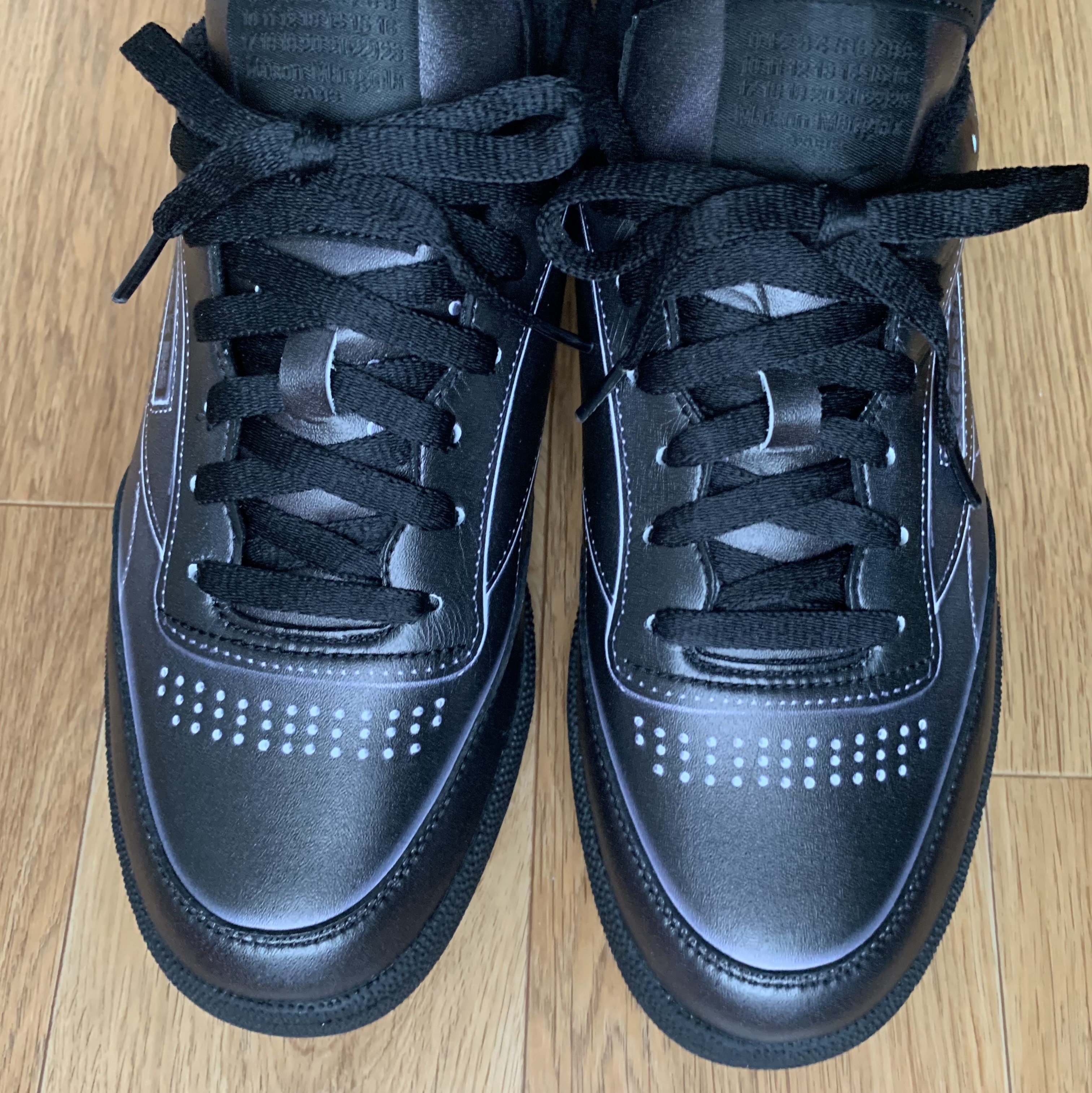 Reebok x Maison Margiela Club C TL Black 착용 스타일 - 2