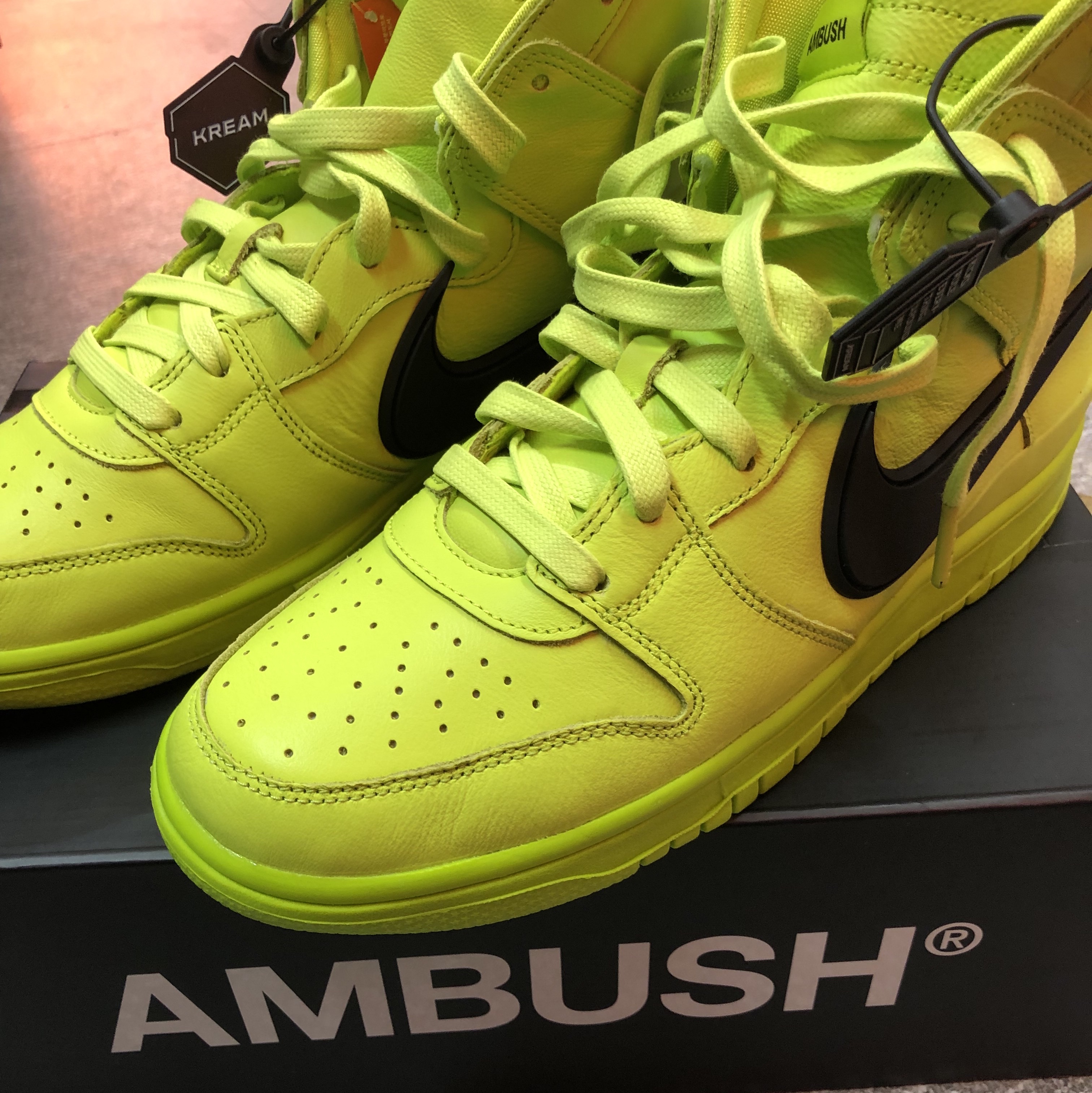 Nike x Ambush Dunk High Flash Lime 착용 스타일 - 4