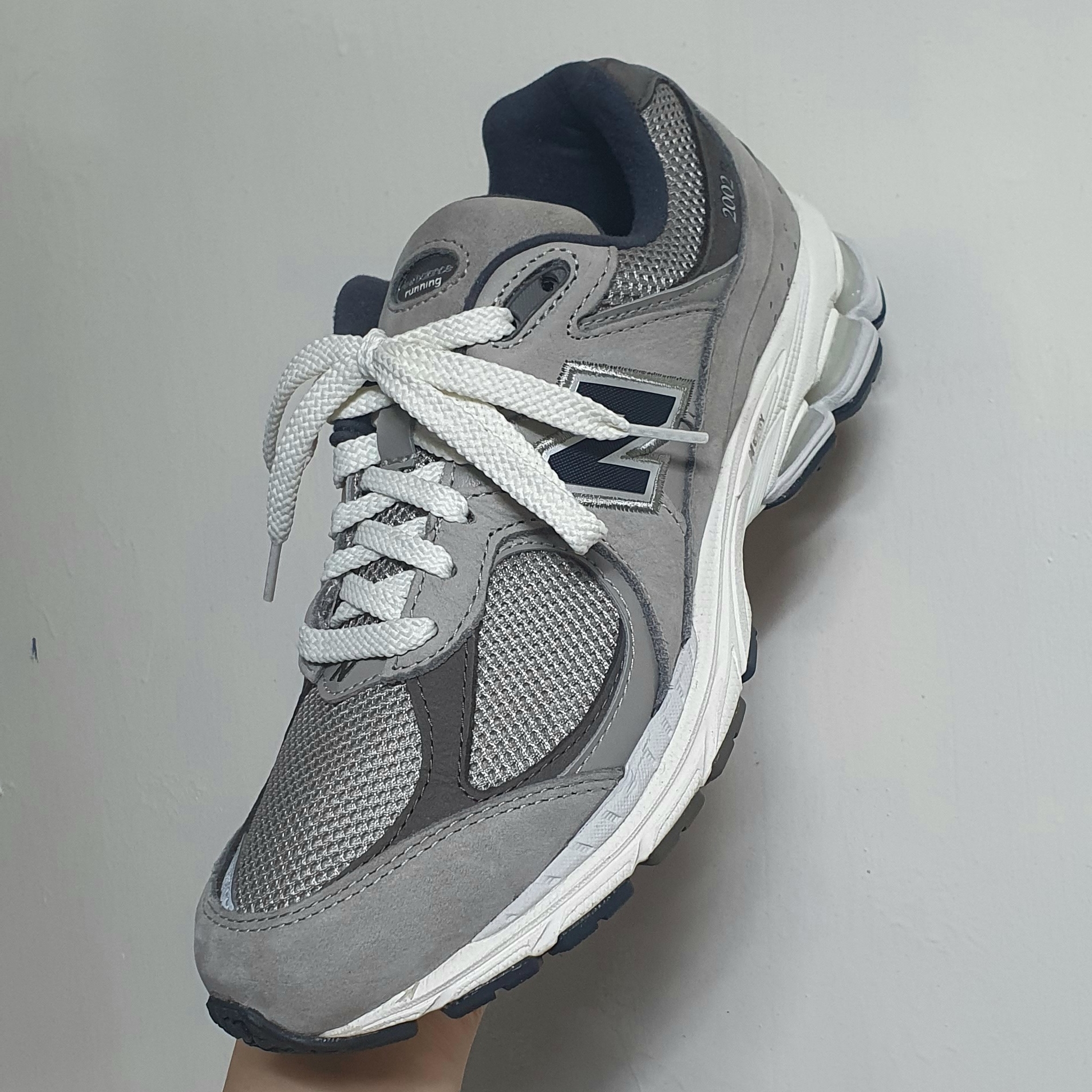 New Balance 2002 Warm Alpaca 착용 스타일 - 1
