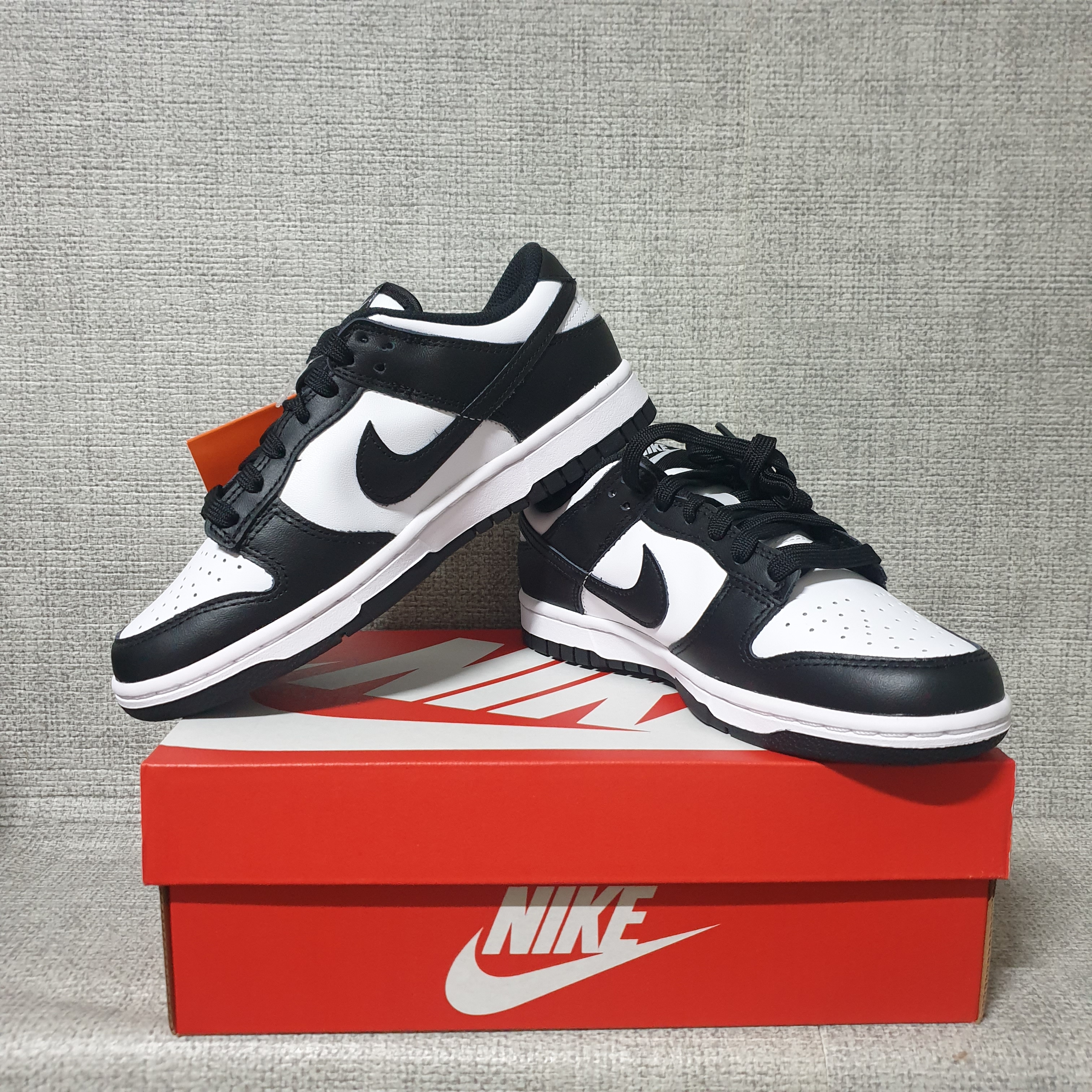 Nike x Sacai Blazer Low Magma Orange, Jordan 1 Retro High OG Electro Orange 착용 스타일 - 4