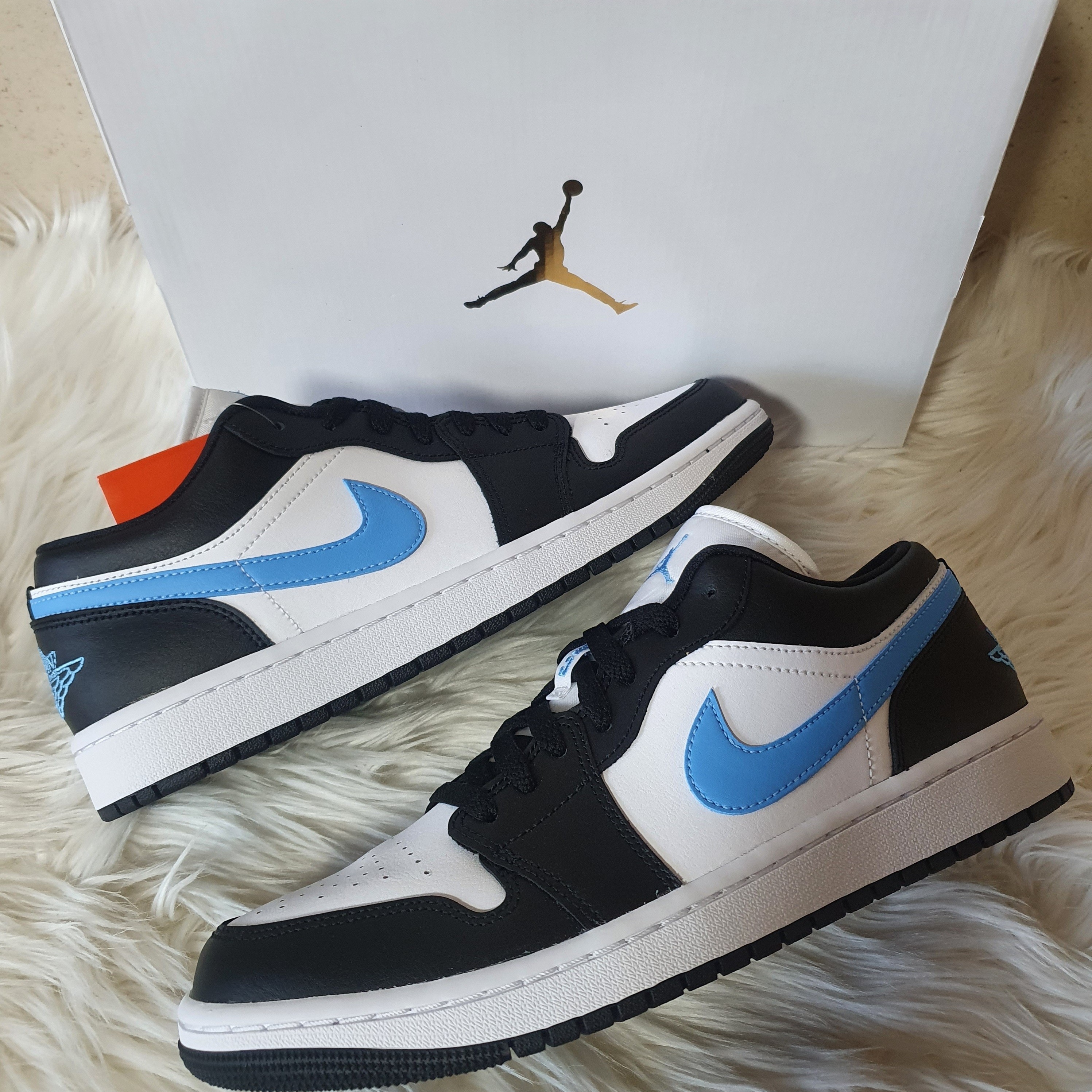 (W) Jordan 1 Low Black University Blue 착용 스타일 - 2