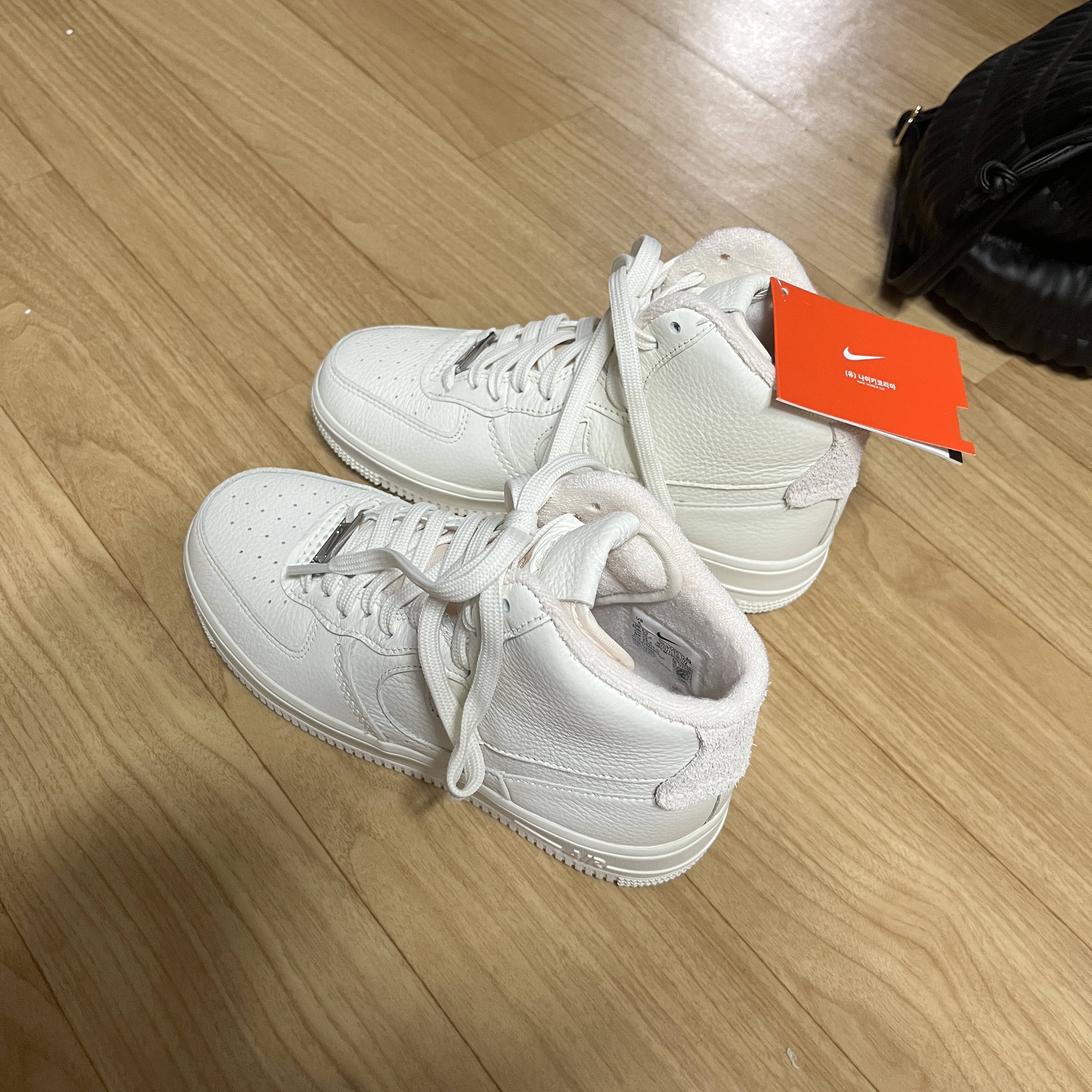 (W) Nike Air Force 1 High Sculpt Sail 착용 스타일 - 3