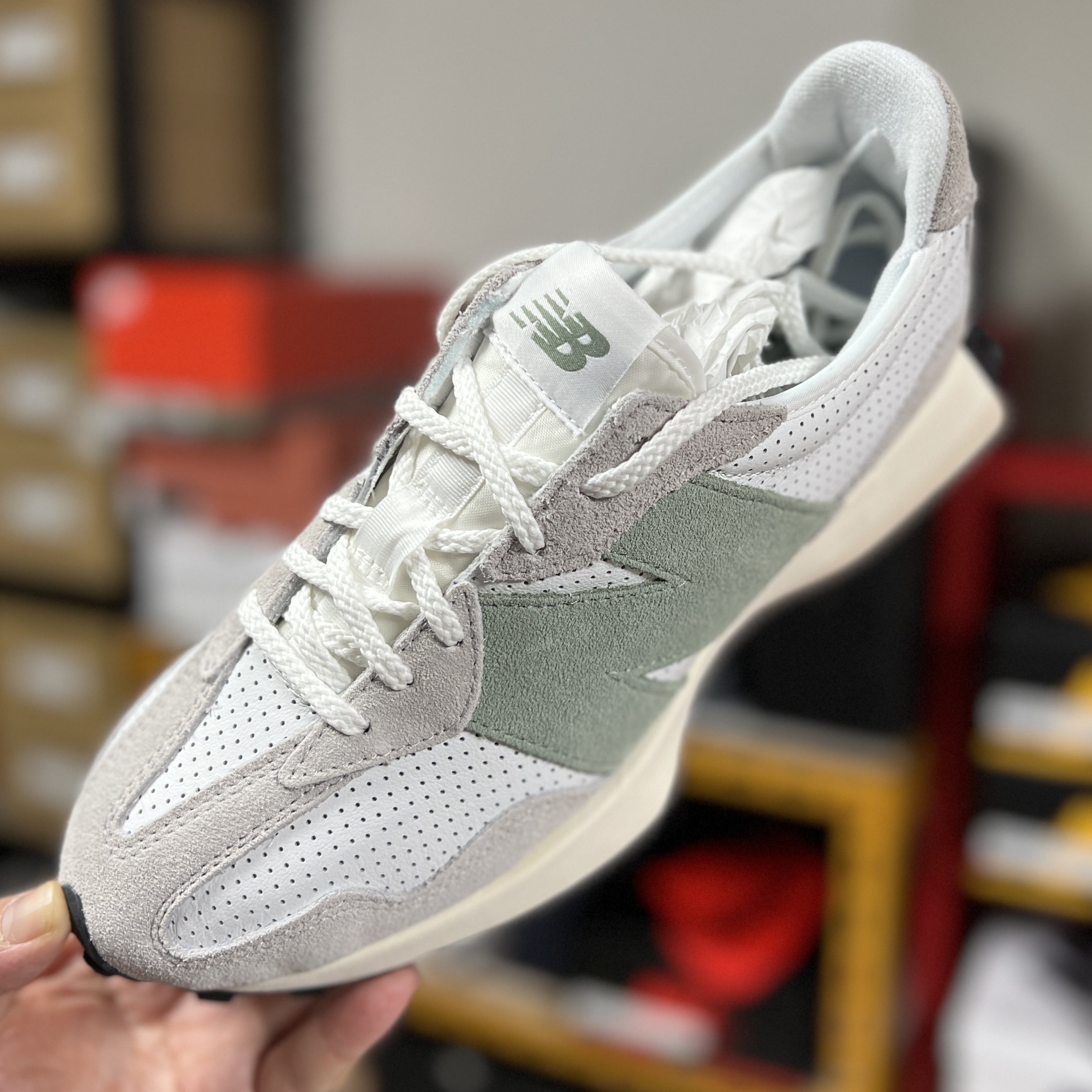 (W) New Balance 327 Grey Green - JD Sports Exclusive 착용 스타일 - 1