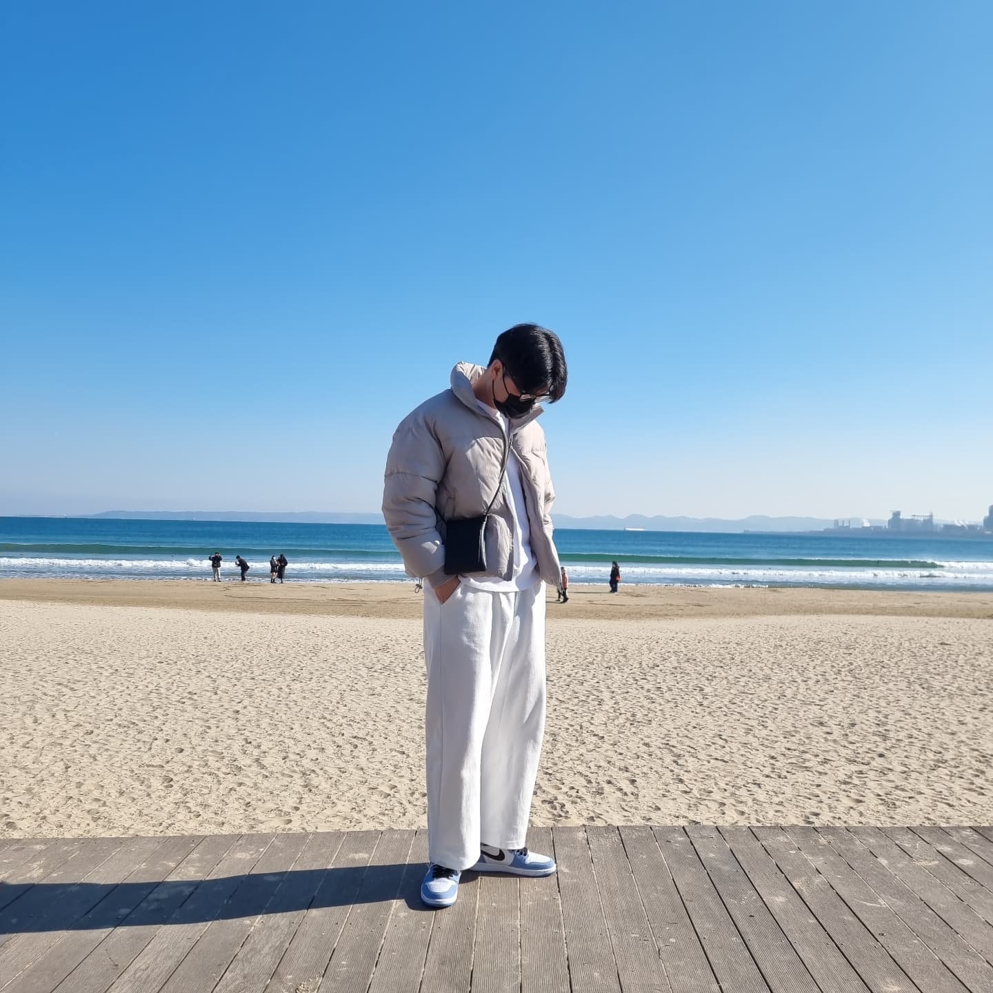 Jordan 1 Retro High OG University Blue, Off-White Marker Arrows Crewneck Sweatshirt White 착용 스타일