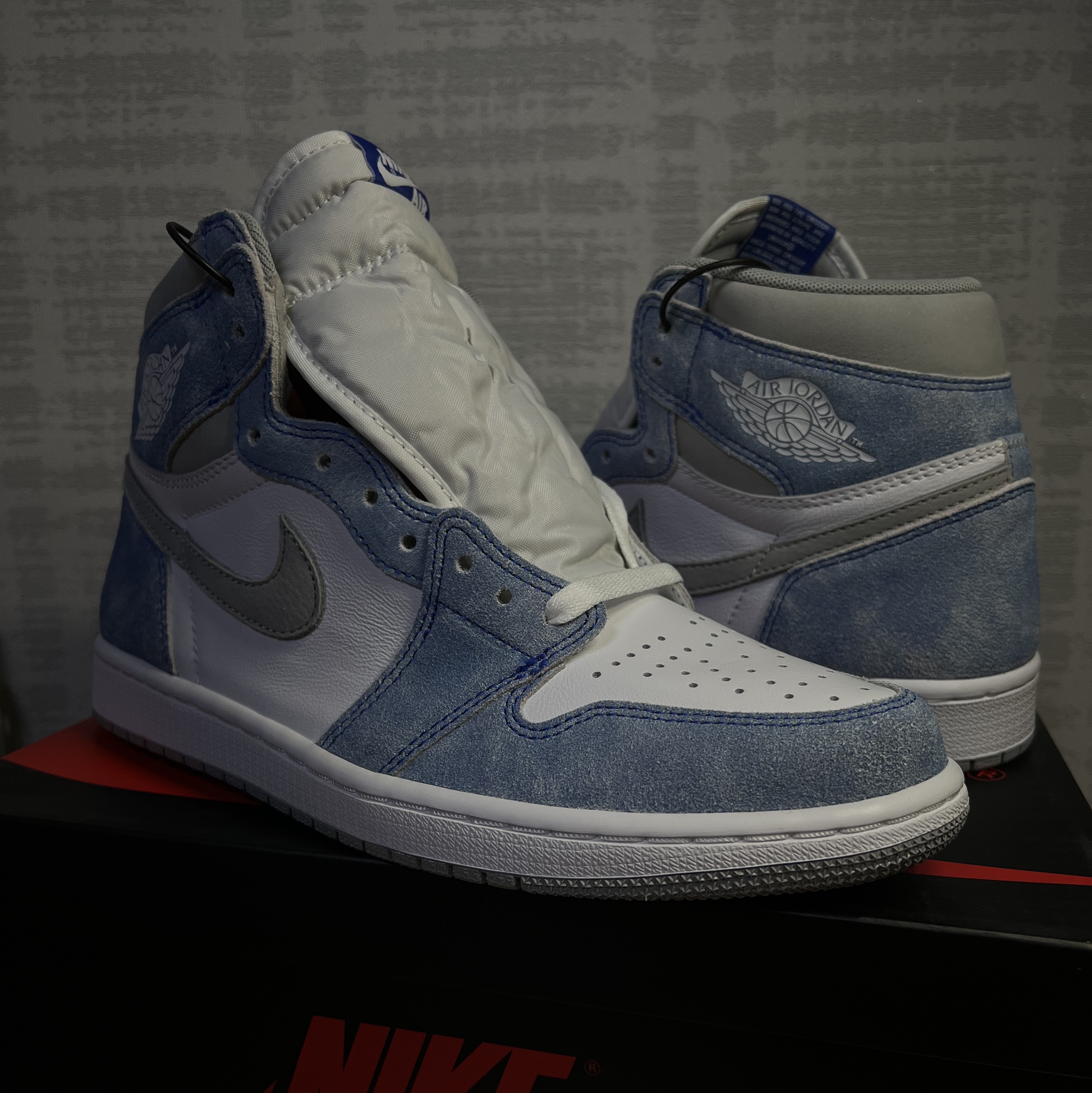 Jordan 1 Retro High OG Hyper Royal 착용 스타일