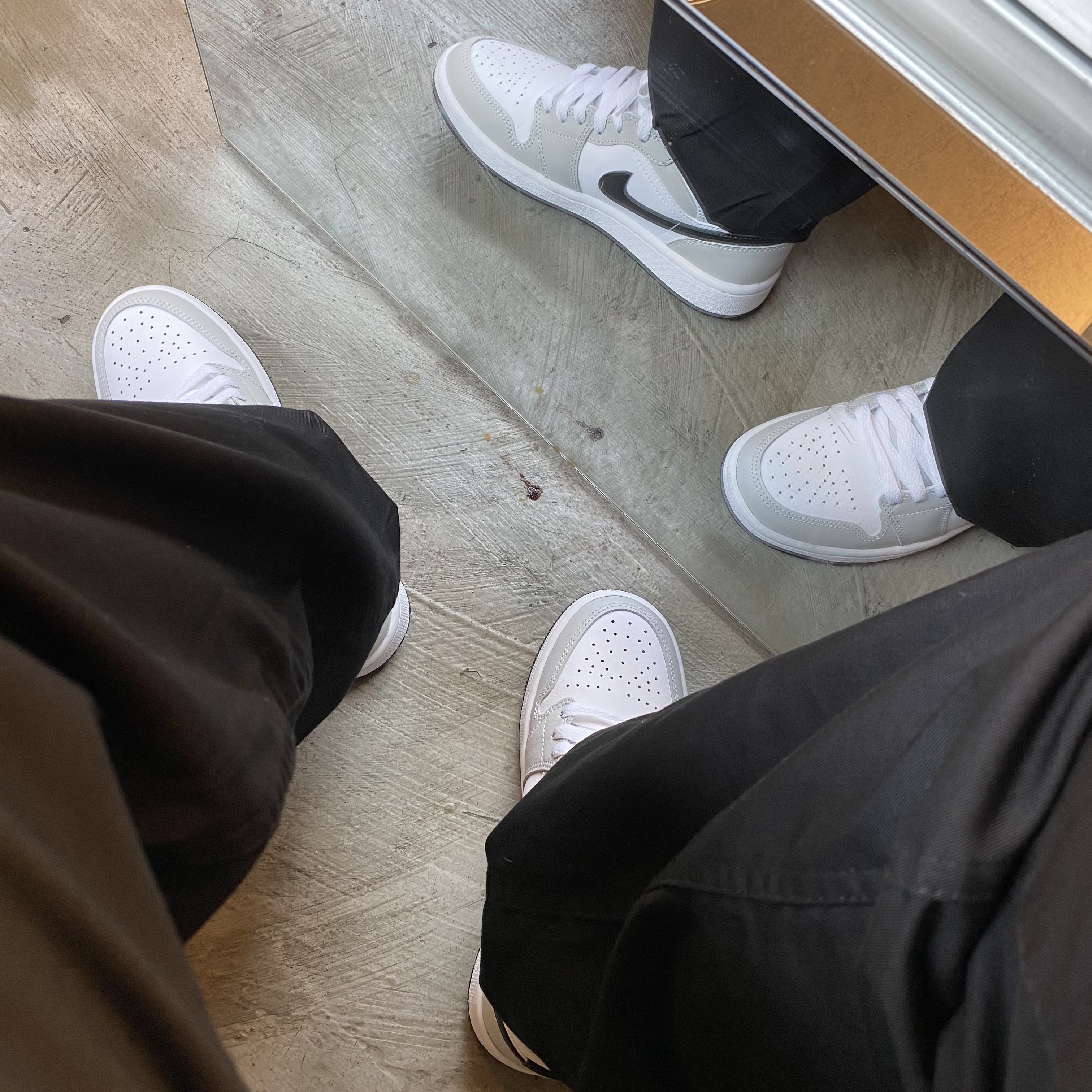 (W) Jordan 1 Mid Grey Fog 착용 스타일 - 2