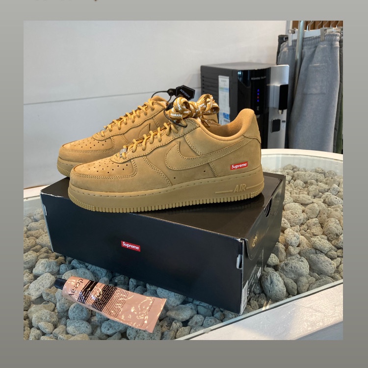 Nike x Supreme Air Force 1 Low Flax 착용 스타일 - 2