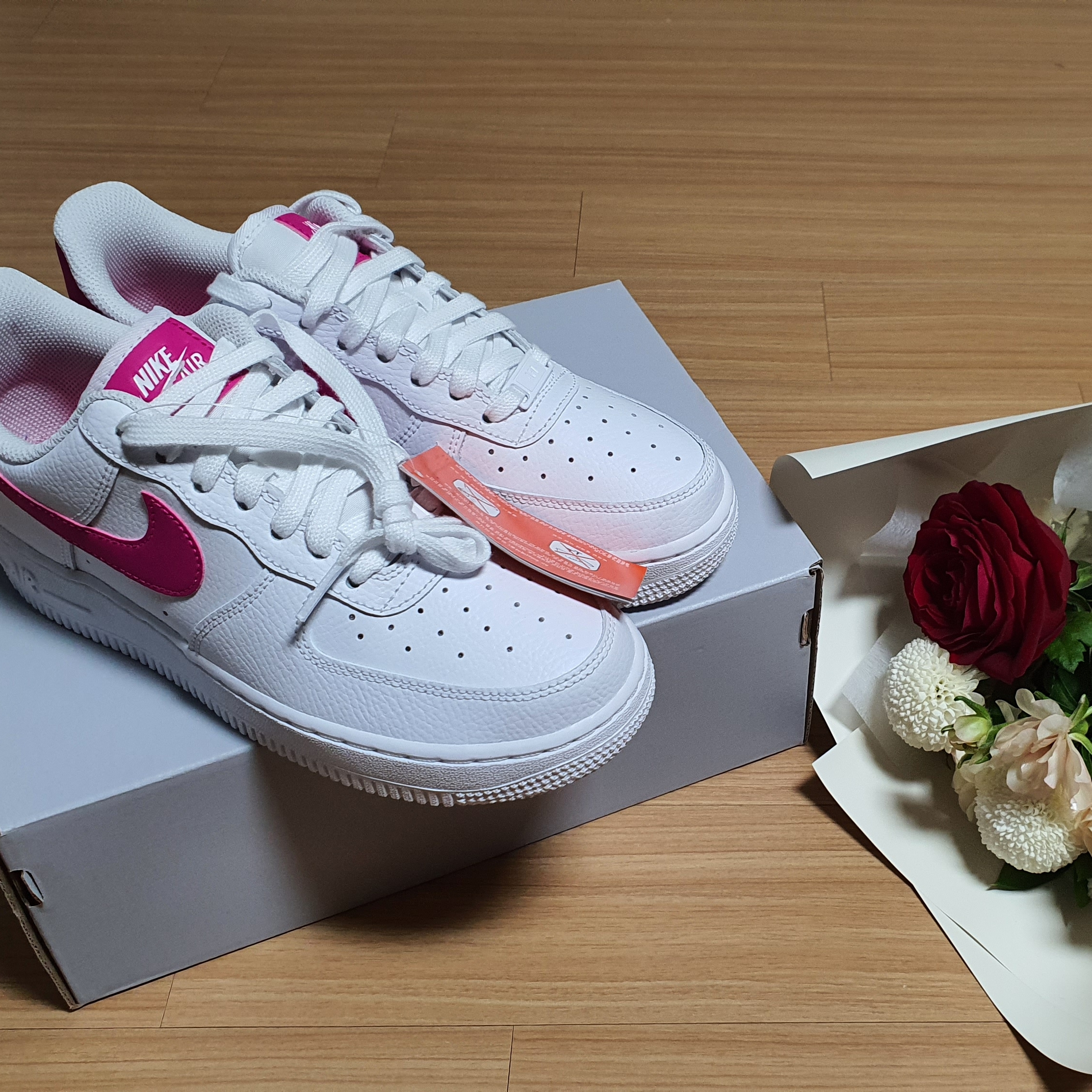 (W) Nike Air Force 1 '07 White Pink Prime 착용 스타일 - 1
