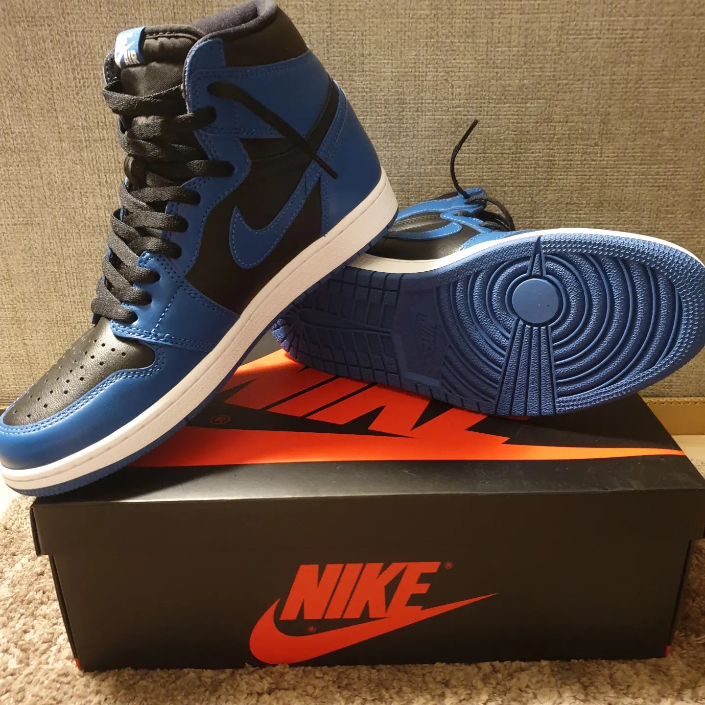 Jordan 1 Retro High OG Dark Marina Blue 착용 스타일 - 2