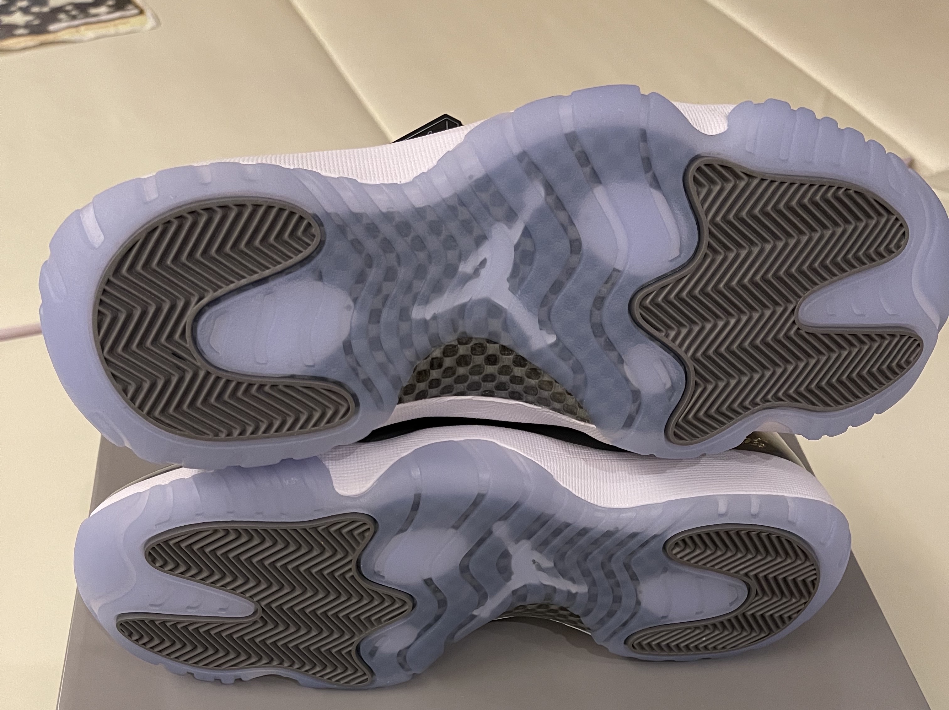 Jordan 11 Retro Cool Grey 2021 착용 스타일 - 2