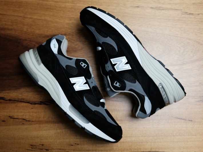 New Balance 992 Made in USA Black Grey 착용 스타일 - 2
