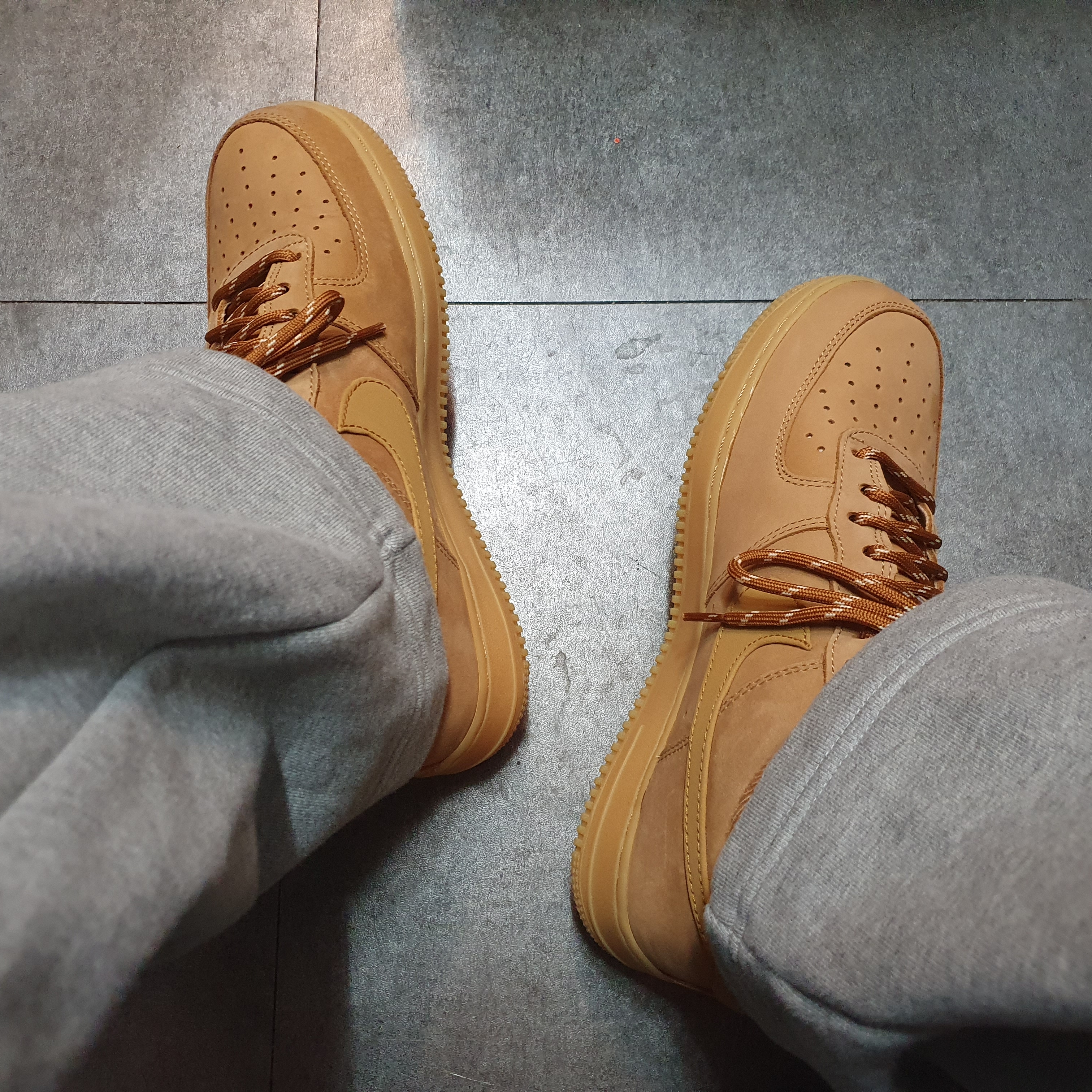 Nike Air Force 1 '07 WB Flax 착용 스타일