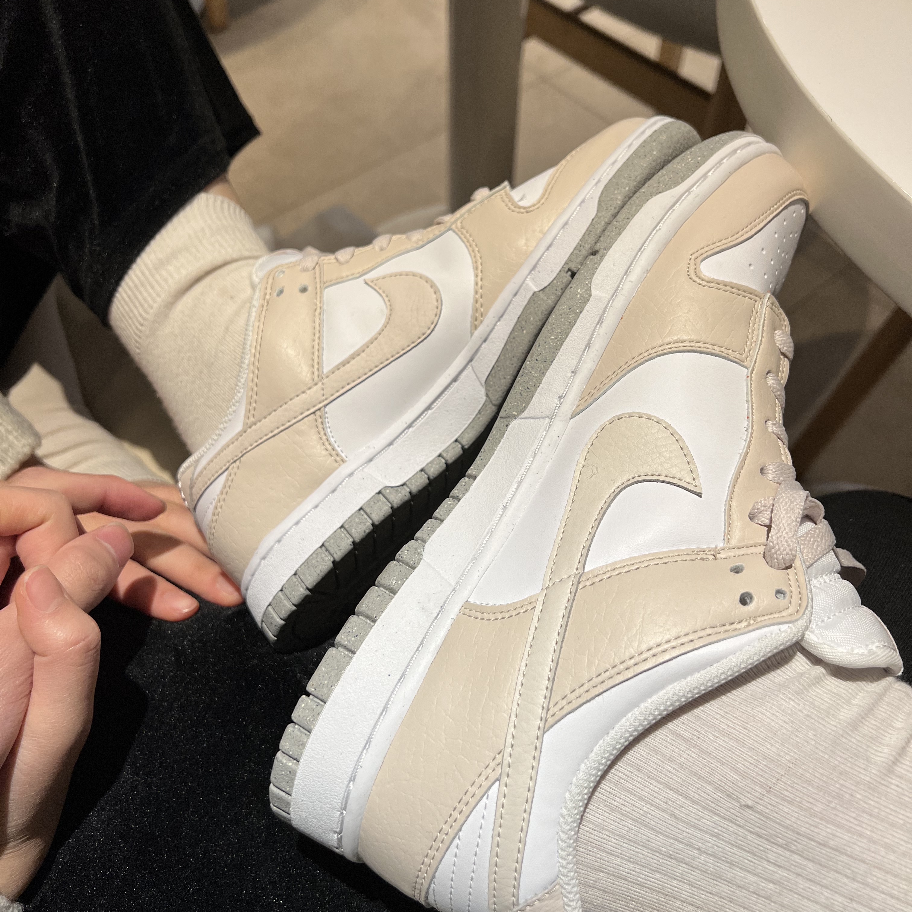 (W) Nike Dunk Low Next Nature Light Orewood Brown 착용 스타일 - 2