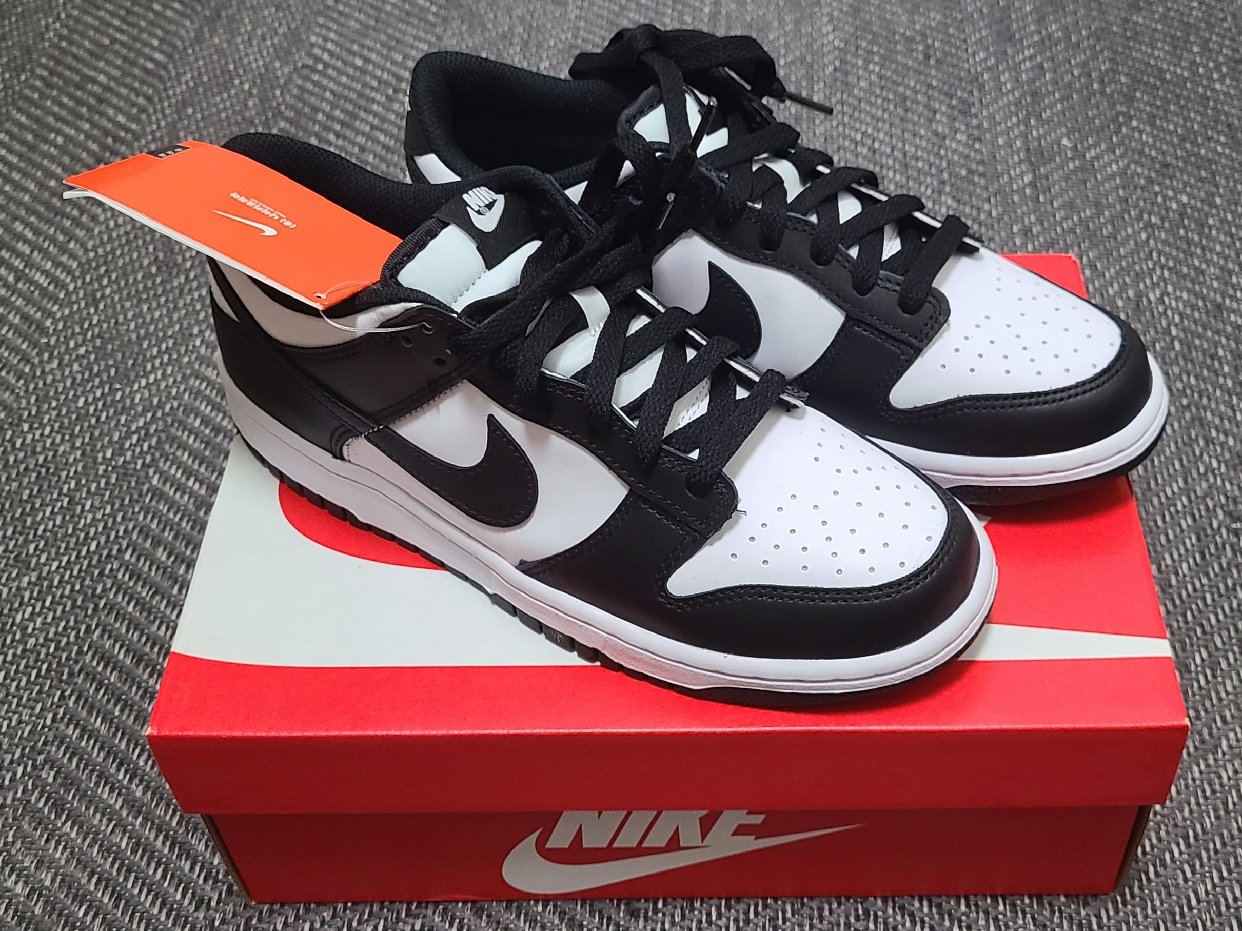 (GS) Nike Dunk Low Black 착용 스타일