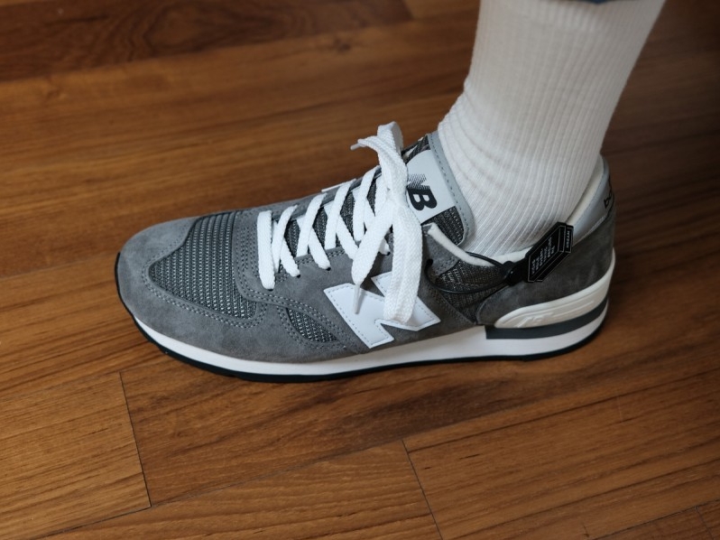 New Balance 990 Made in USA Grey 착용 스타일 - 5