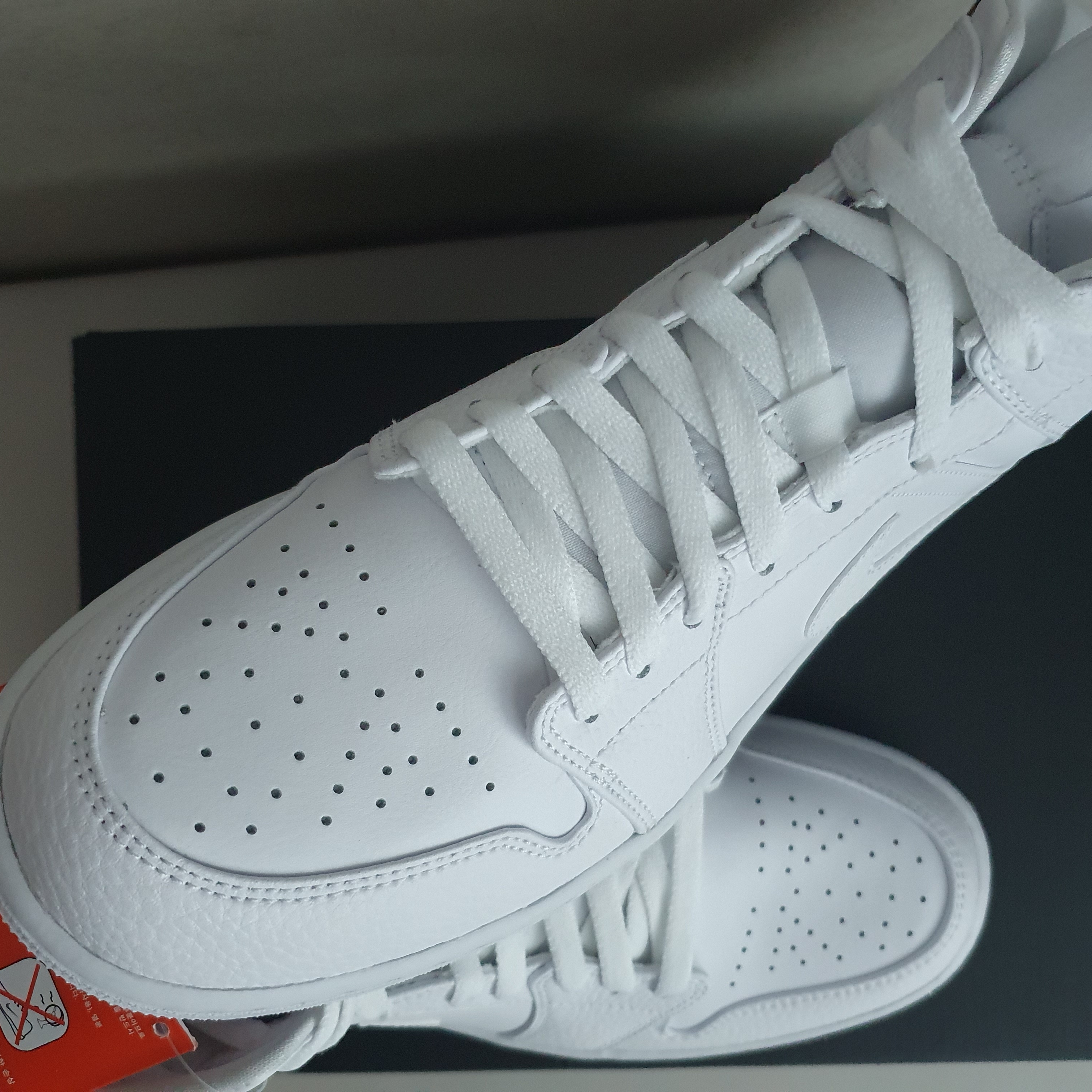 Jordan 1 Mid Triple White 착용 스타일 - 2
