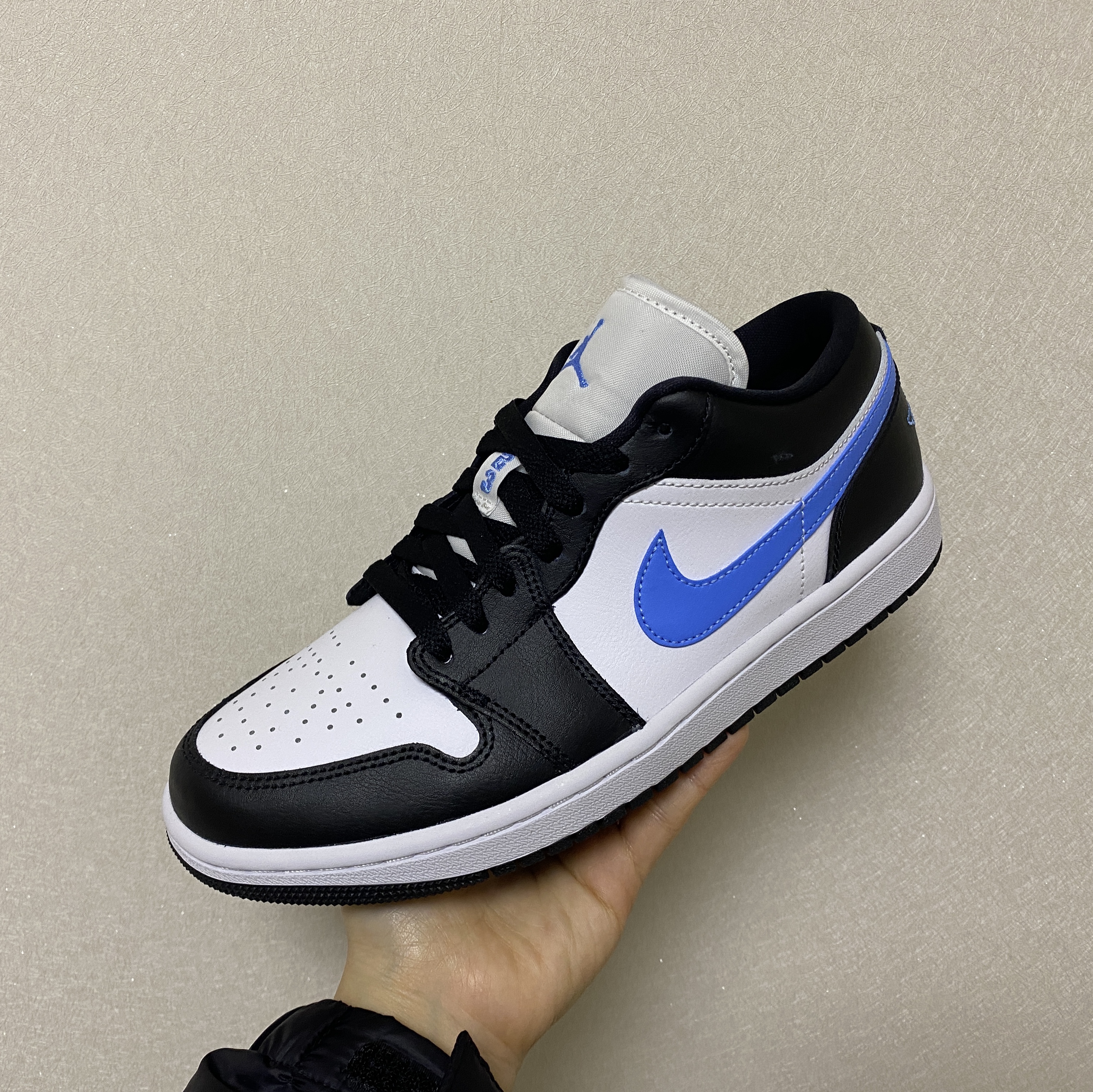(W) Jordan 1 Low Black University Blue 착용 스타일