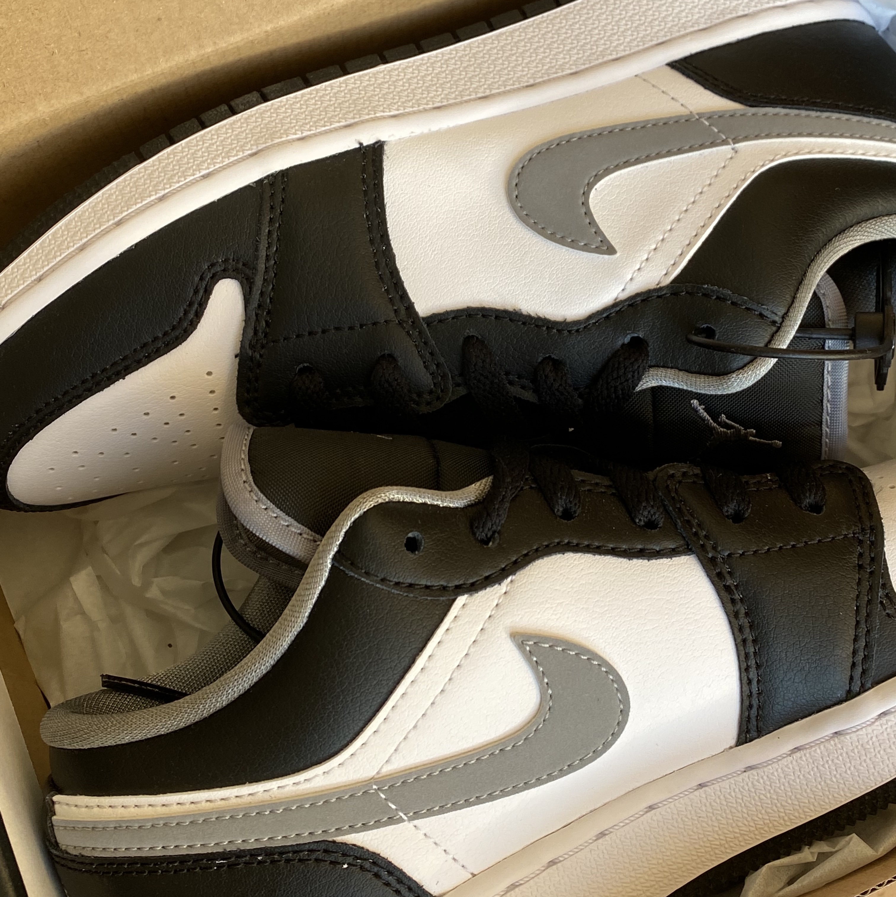 (GS) Jordan 1 Low Black Particle Grey 착용 스타일 - 2