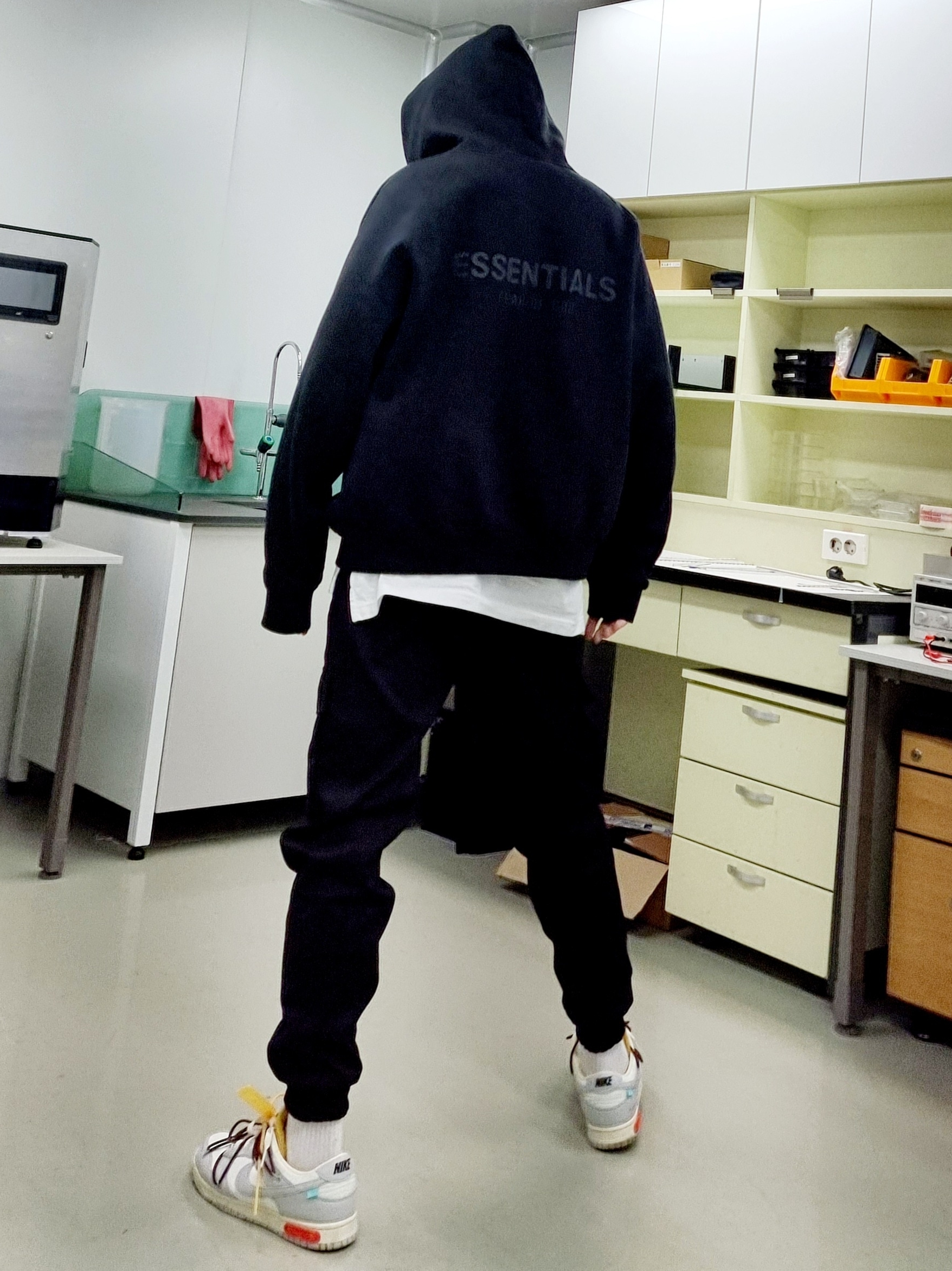 Essentials Pull-Over Hoodie Black - 21SS, Nike x Off-White Dunk Low The 50 - Lot 46 착용 스타일