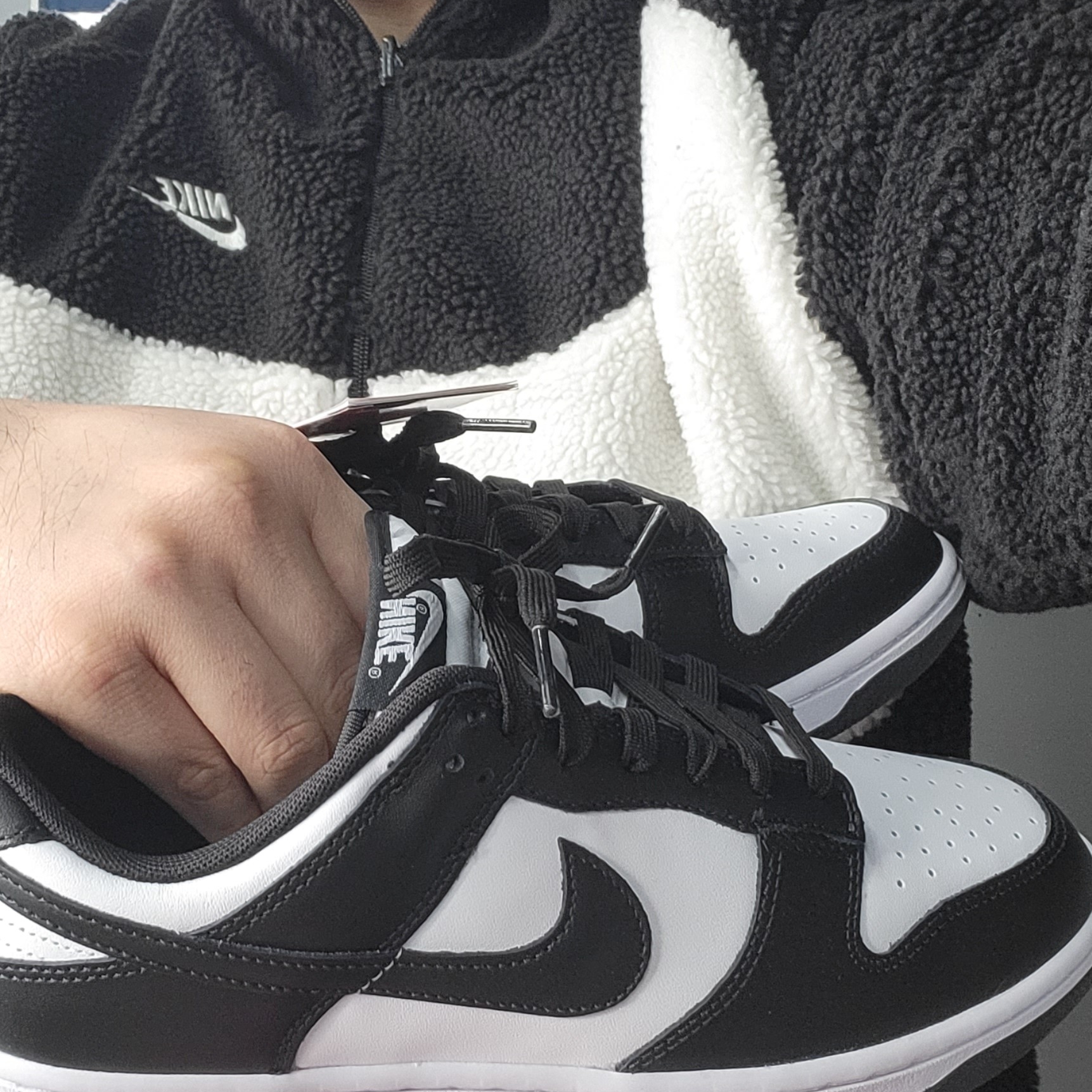Nike Big Swoosh Full Zip Jacket Black Sail, Nike Dunk Low Retro Black 착용 스타일 - 2