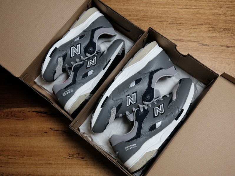 New Balance 1600 Legacy Grey 착용 스타일 - 1