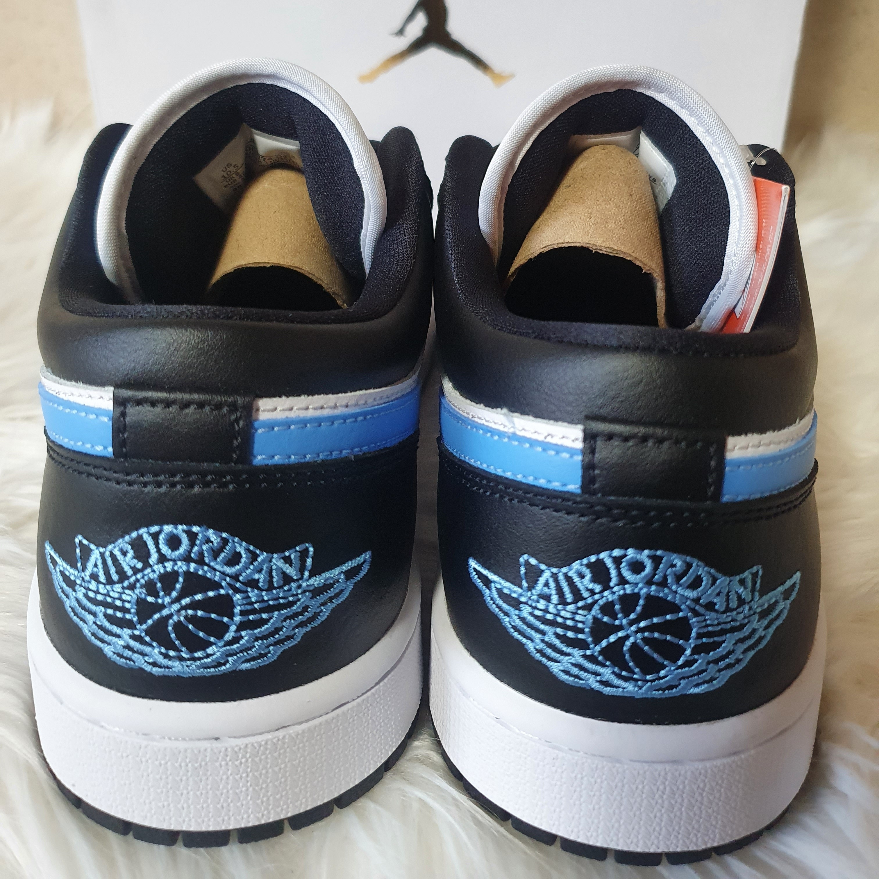 (W) Jordan 1 Low Black University Blue 착용 스타일 - 4