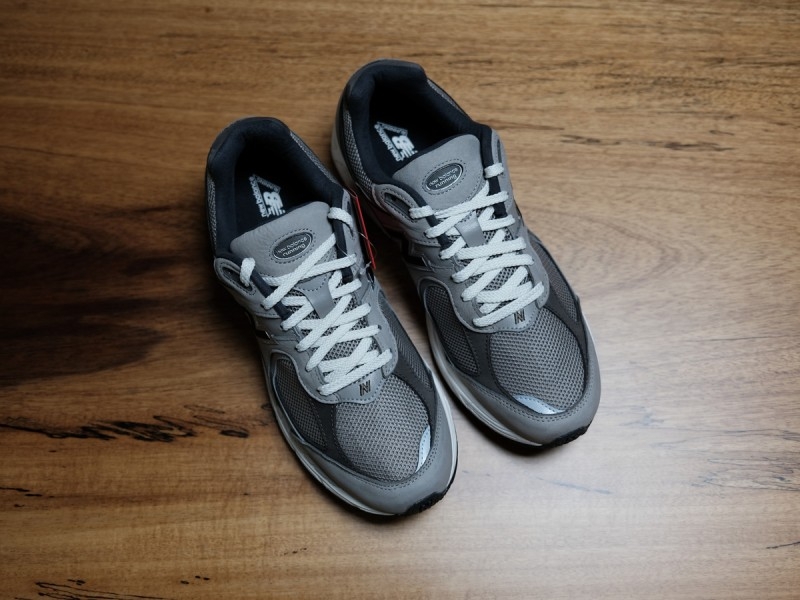 New Balance 2002 Warm Alpaca 착용 스타일 - 2