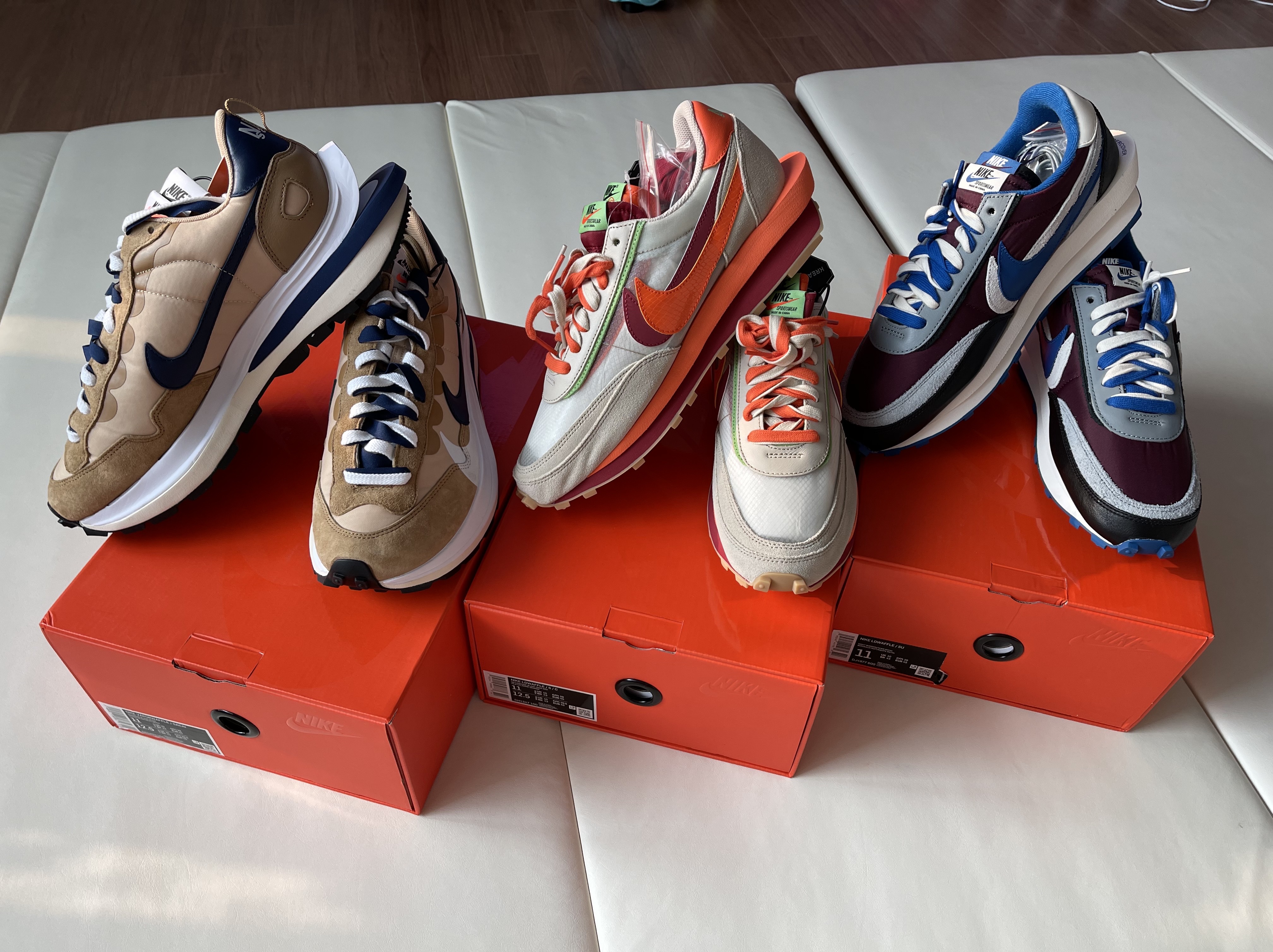 Nike x Sacai x Undercover LDWaffle Night Maroon Team Royal 착용 스타일 - 3