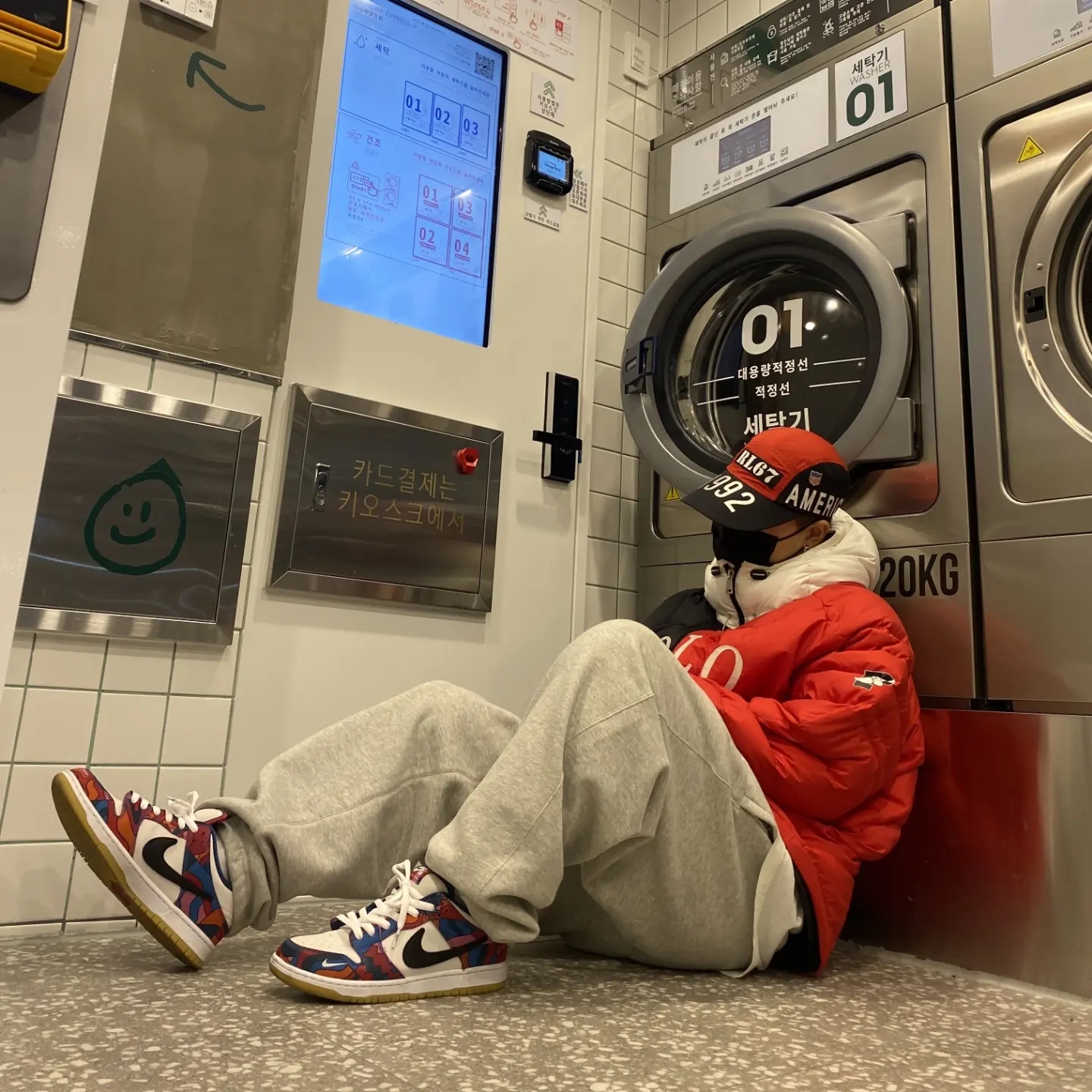 Nike x Parra SB Dunk Low Pro Abstract Art, Nike NRG Solo Swoosh Fleece Pants Dark Grey Heather - Asia 착용 스타일 - 1