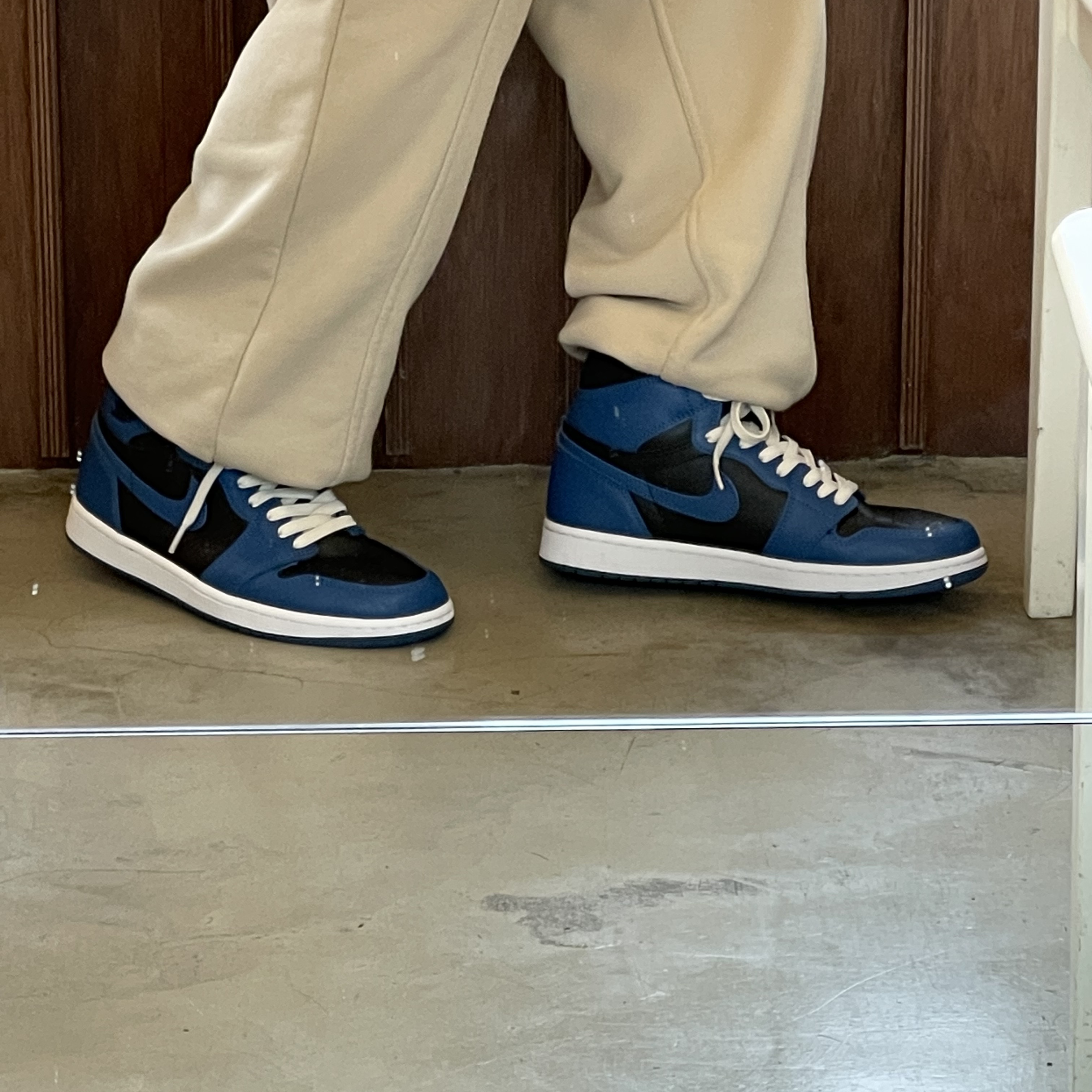 Jordan 1 Retro High OG Dark Marina Blue 착용 스타일 - 1