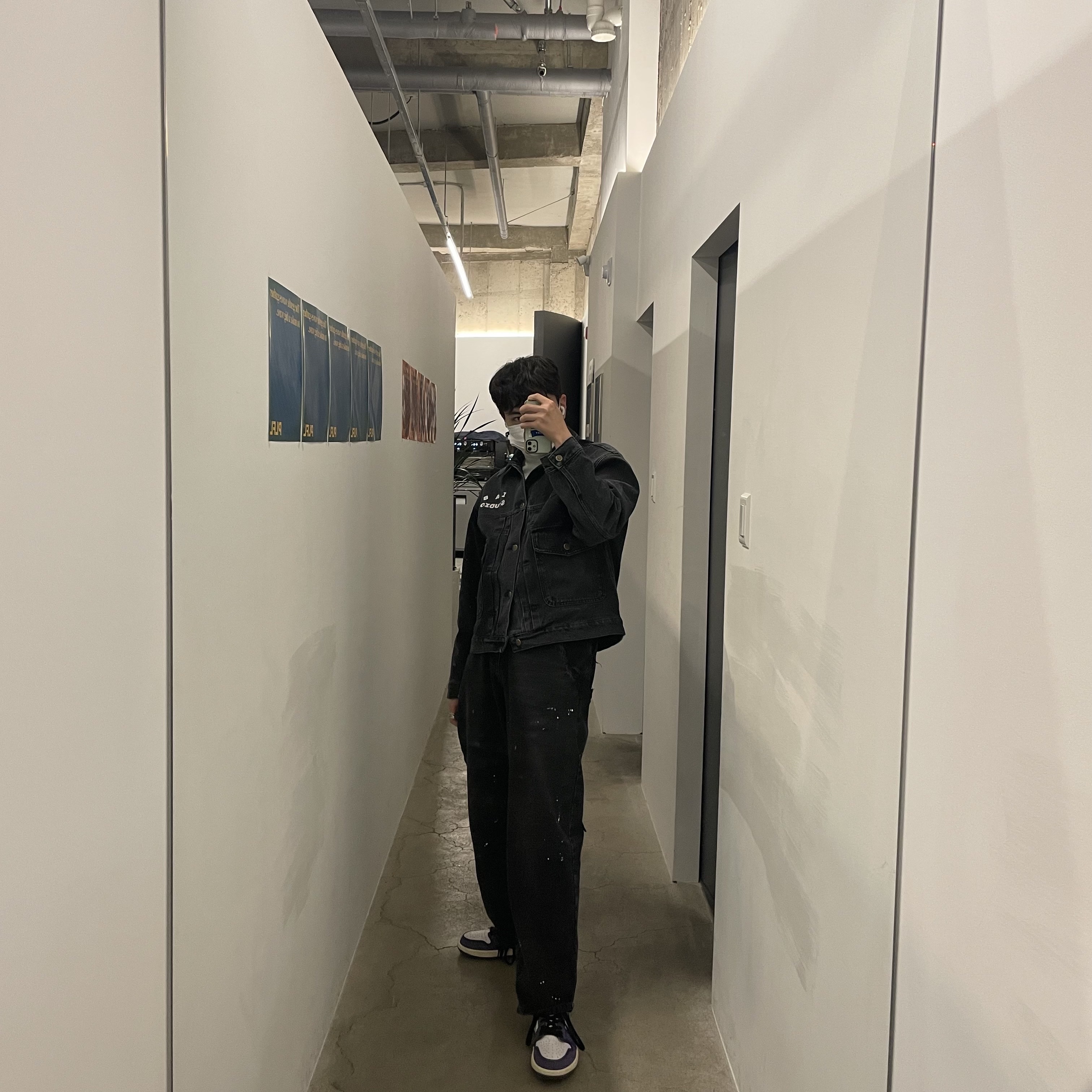 IAB Studio x Lee Denim Jacket Black, Zara x Ader Error Slit Jeans Black 착용 스타일 - 2