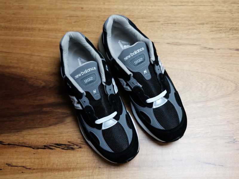 New Balance 992 Made in USA Black Grey 착용 스타일 - 3