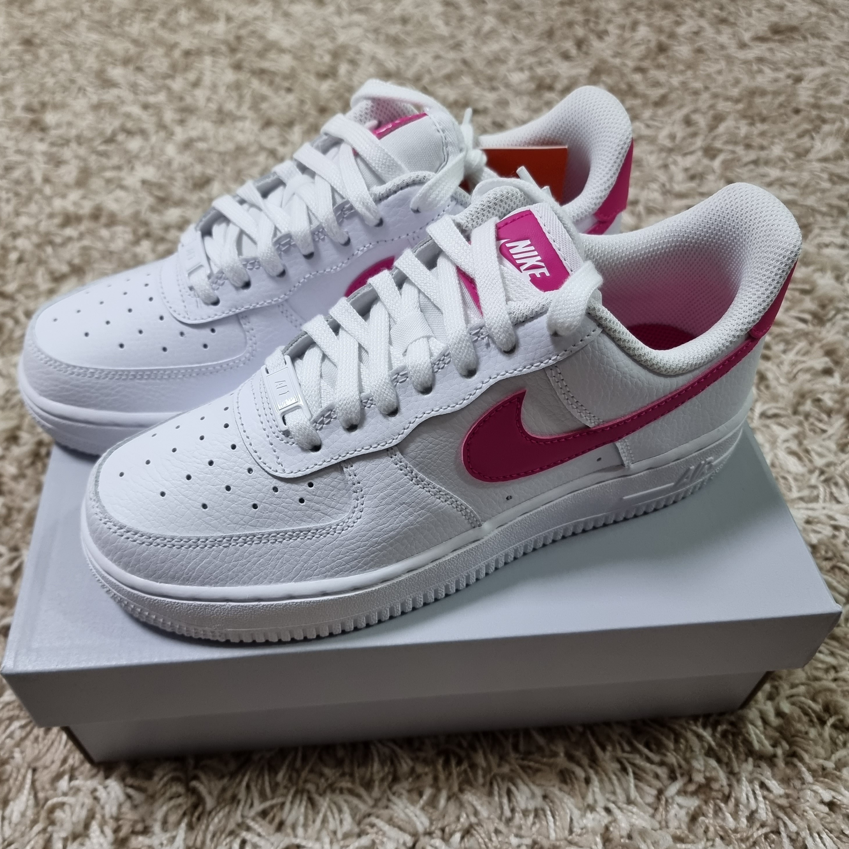(W) Nike Air Force 1 '07 White Pink Prime 착용 스타일 - 2
