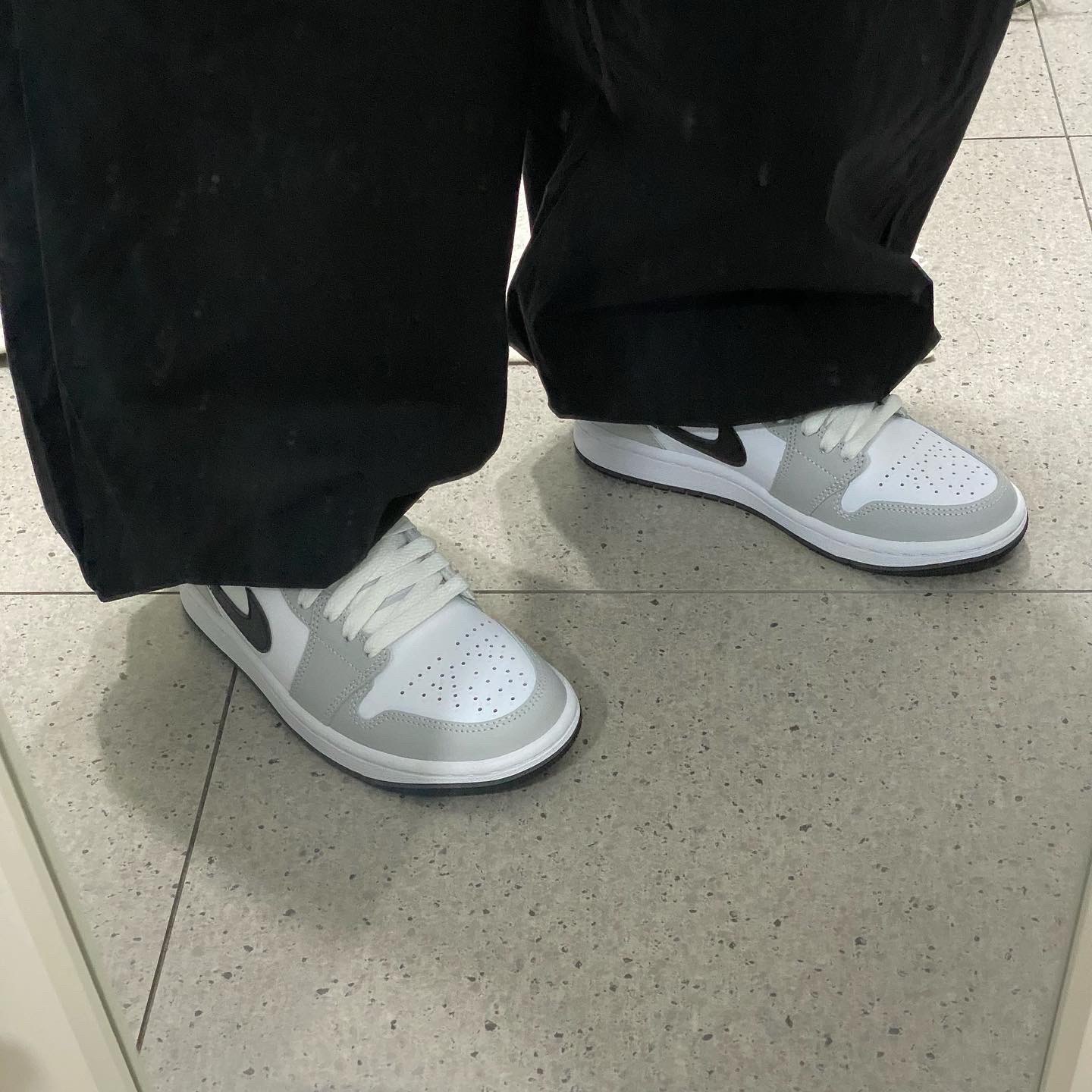 (W) Jordan 1 Mid Grey Fog 착용 스타일 - 3