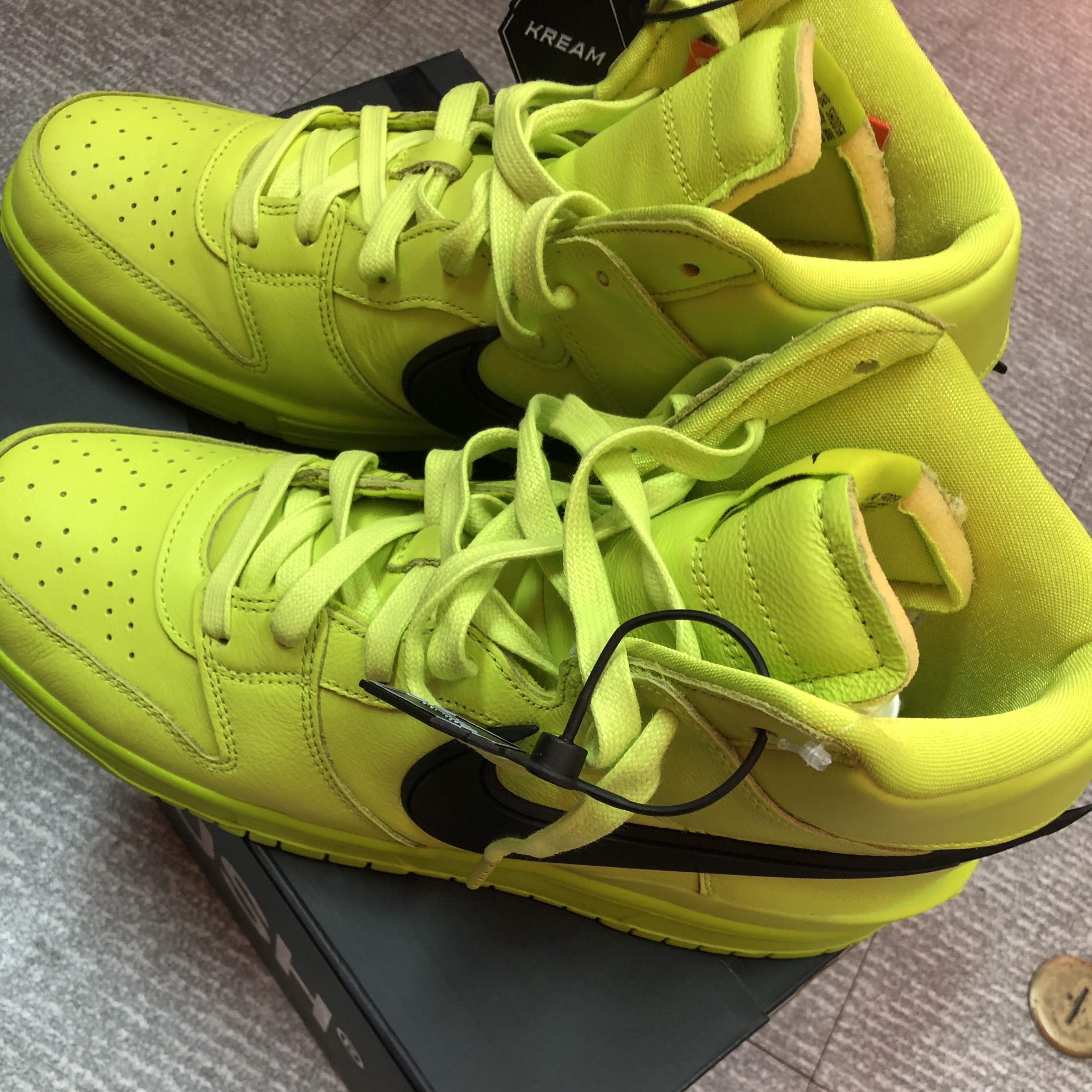 Nike x Ambush Dunk High Flash Lime 착용 스타일 - 3