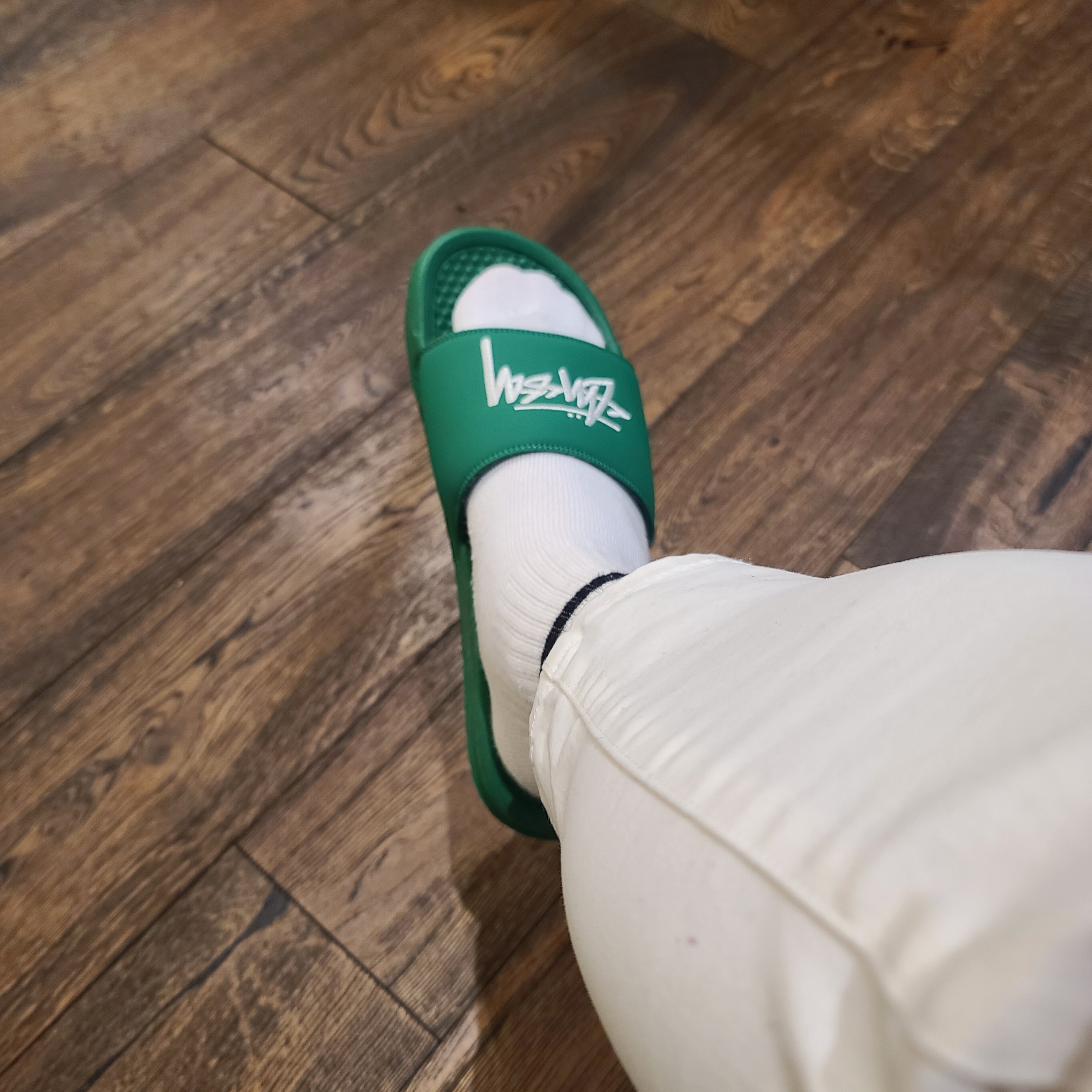 Nike x Stussy Benassi Slide Pine Green 착용 스타일 - 2