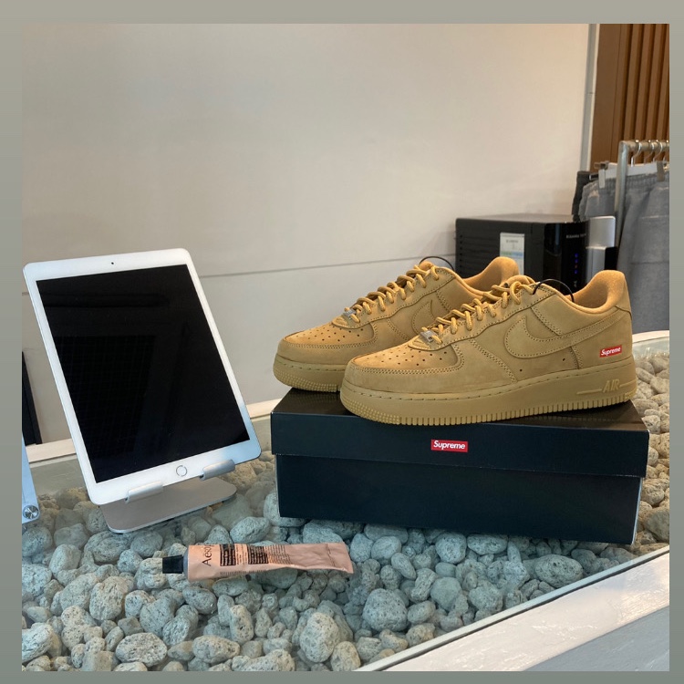 Nike x Supreme Air Force 1 Low Flax 착용 스타일 - 1
