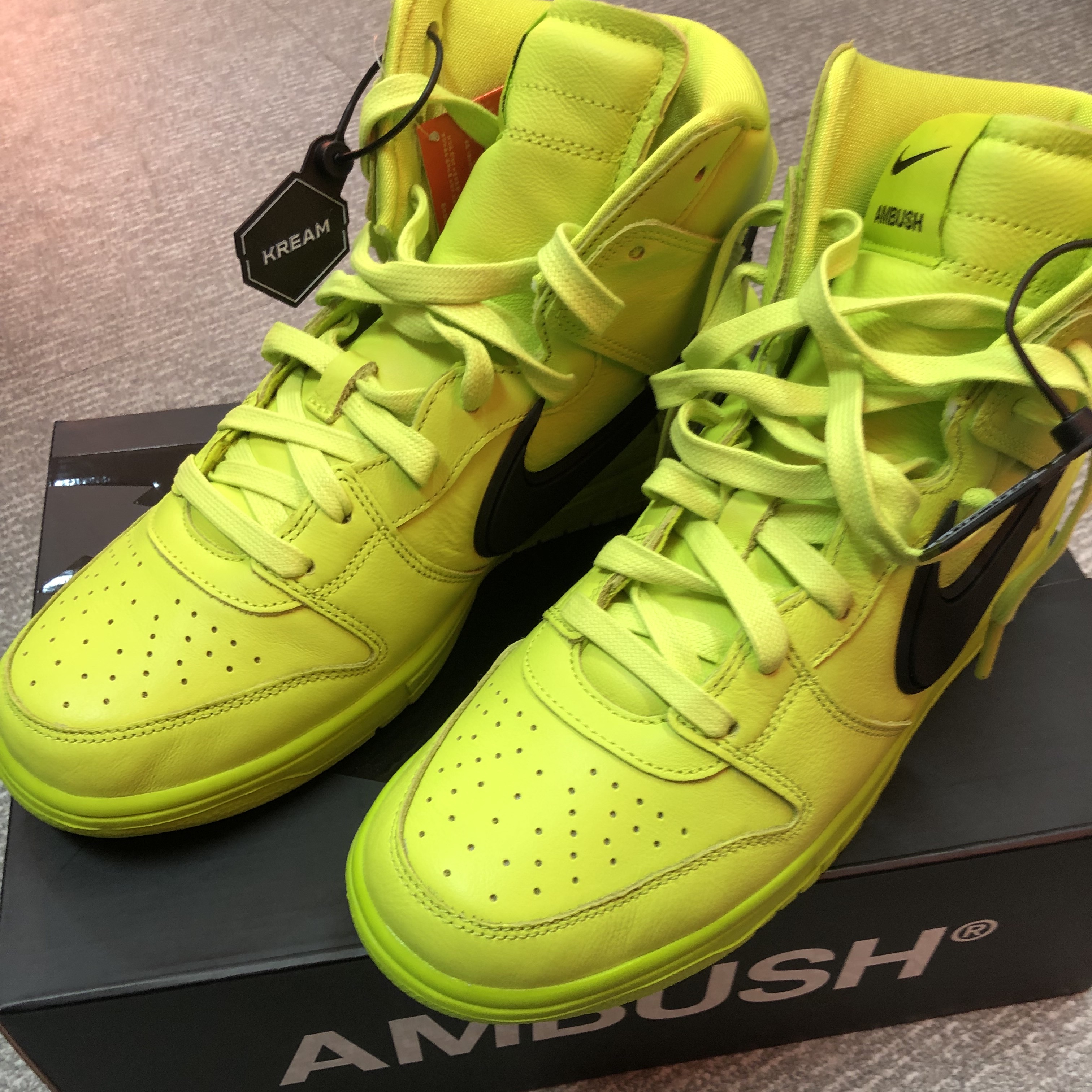 Nike x Ambush Dunk High Flash Lime 착용 스타일 - 2