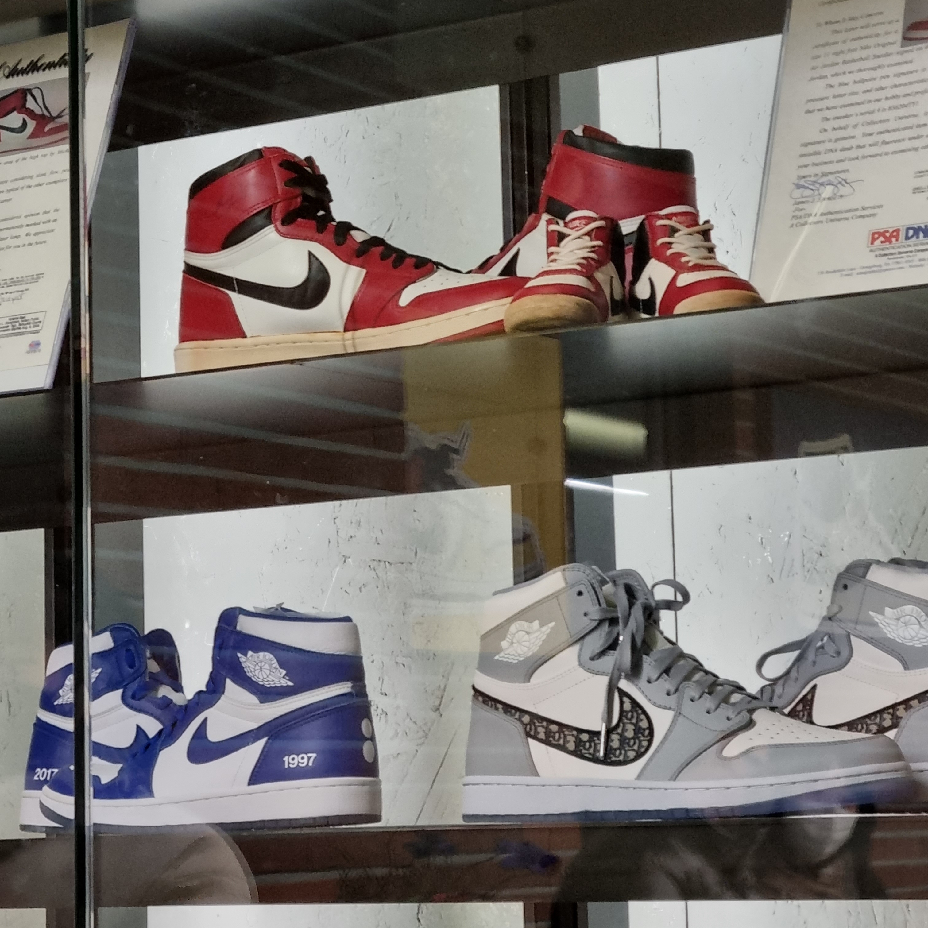 Jordan 1 OG Chicago 1985, Jordan 1 x Dior High OG 착용 스타일