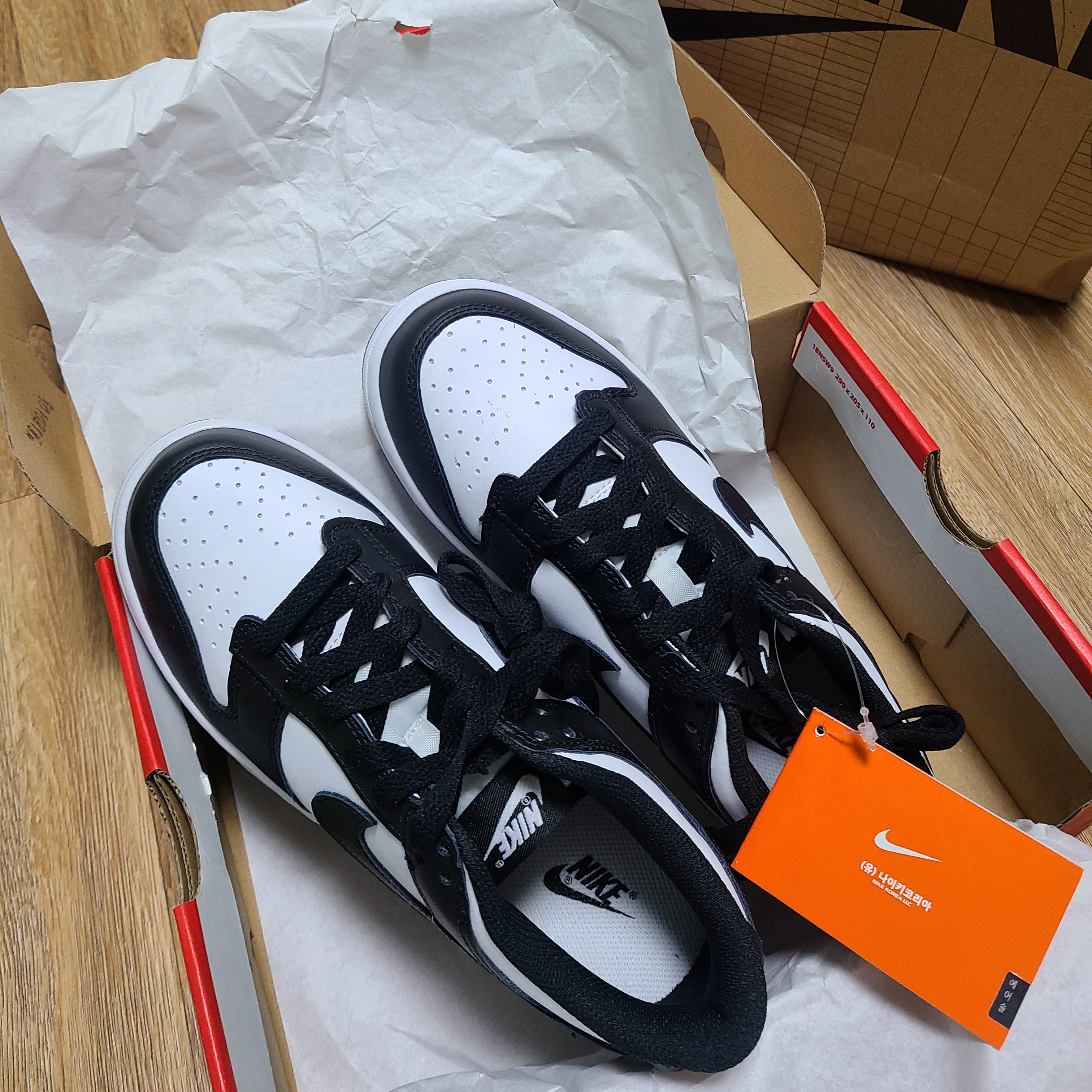 (GS) Nike Dunk Low Black 착용 스타일 - 1