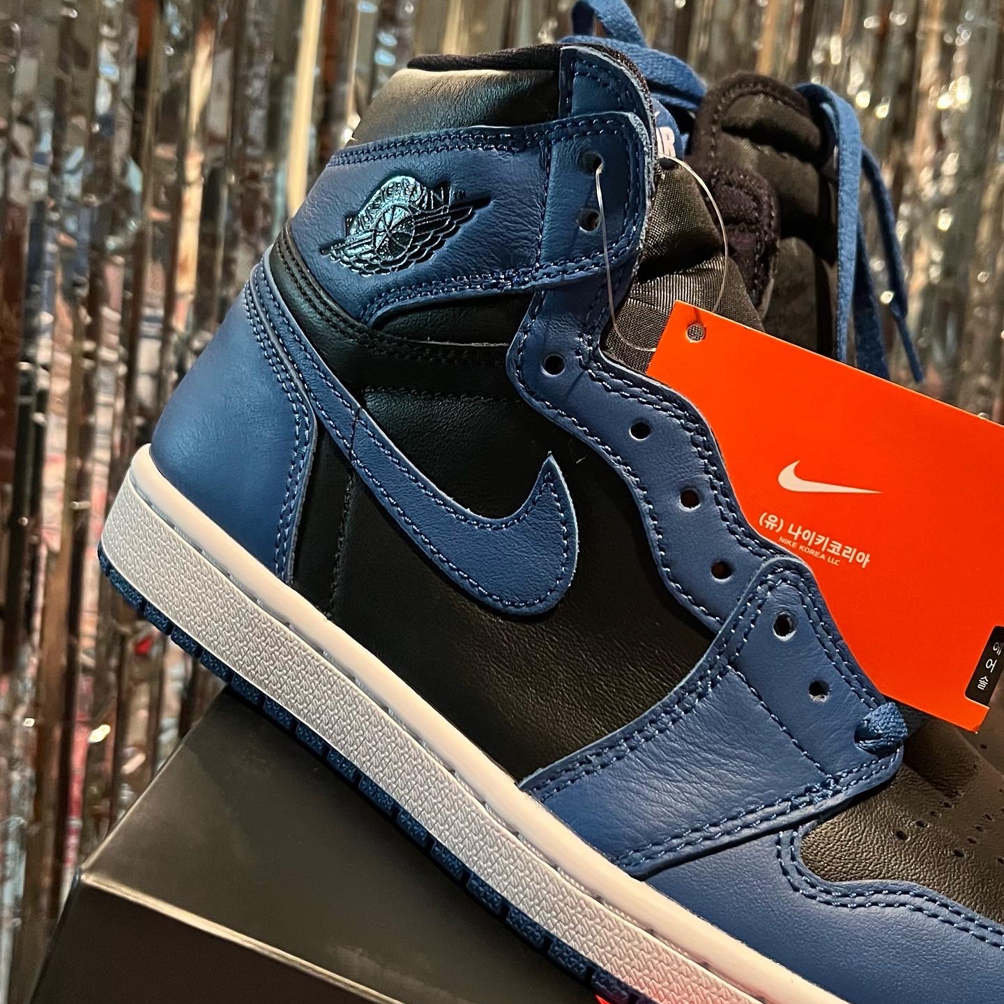 Jordan 1 Retro High OG Dark Marina Blue 착용 스타일 - 1