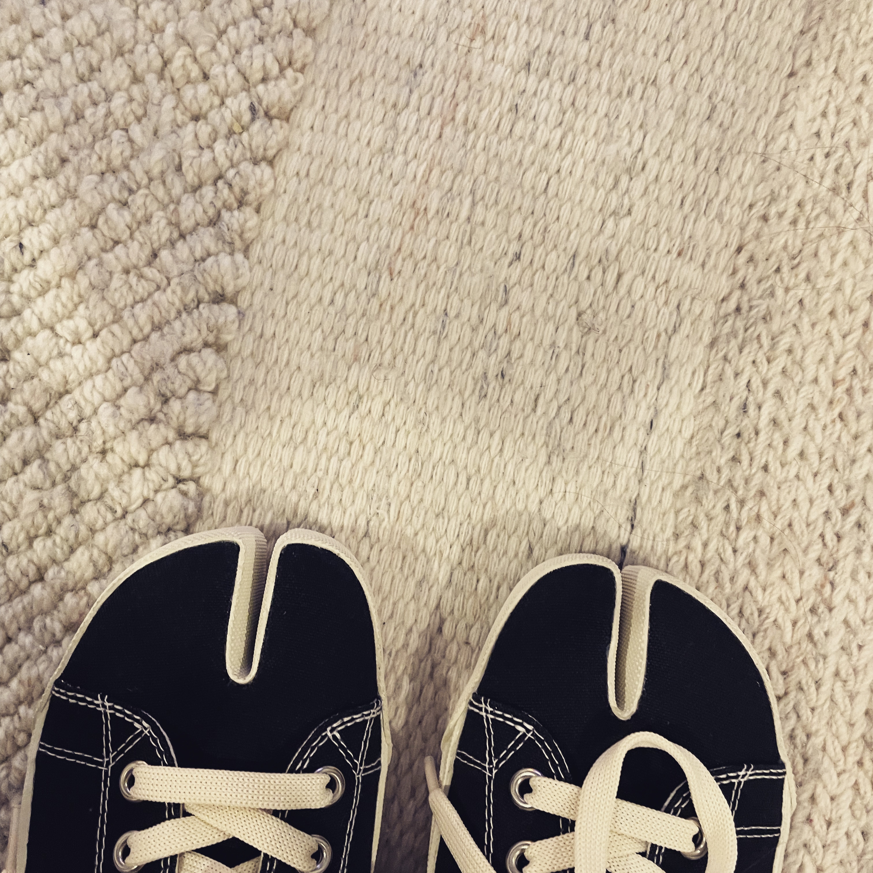 Maison Margiela Tabi Low Black 착용 스타일