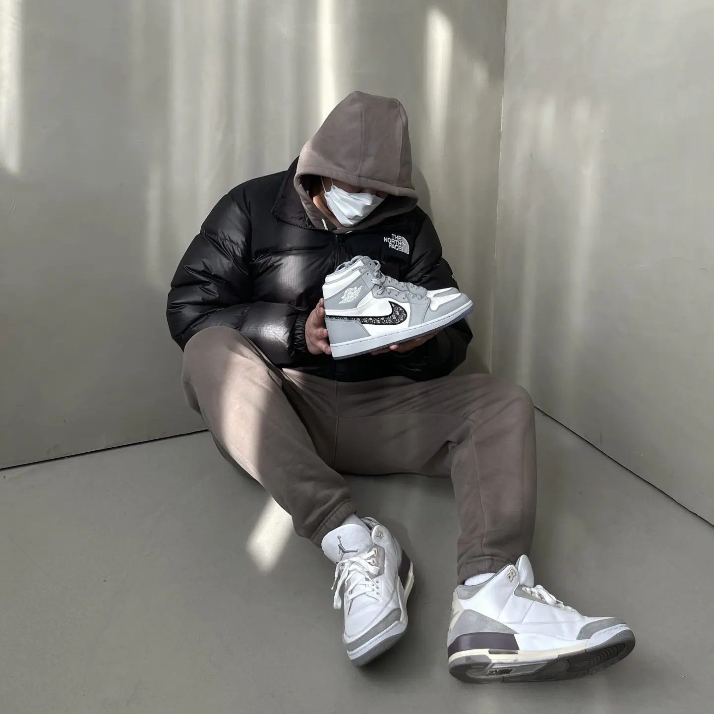 (W) Jordan 3 x A Ma Maniere Retro SP, Jordan 1 x Dior High OG 착용 스타일 - 1