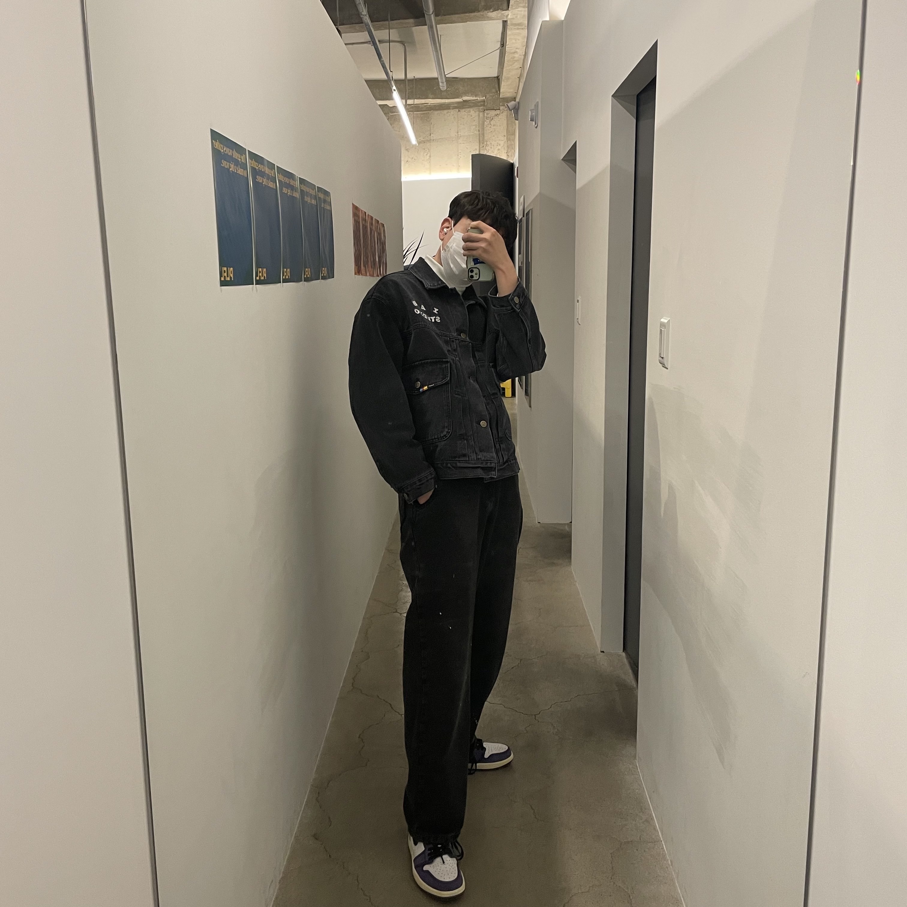 IAB Studio x Lee Denim Jacket Black, Zara x Ader Error Slit Jeans Black 착용 스타일 - 1